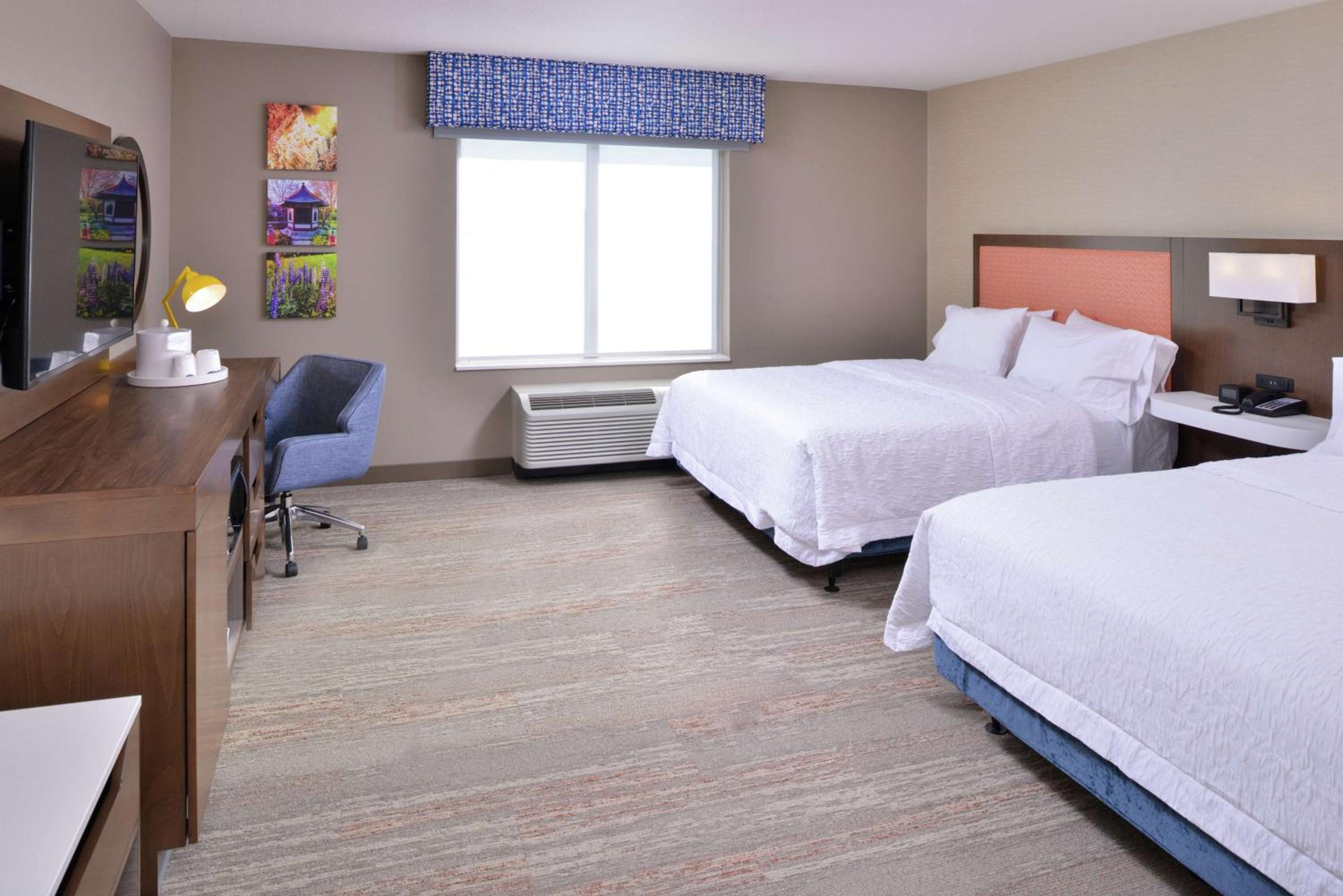 Queen Room with Two Queen Beds - Hearing Access/Non-Smoking - Photo 3