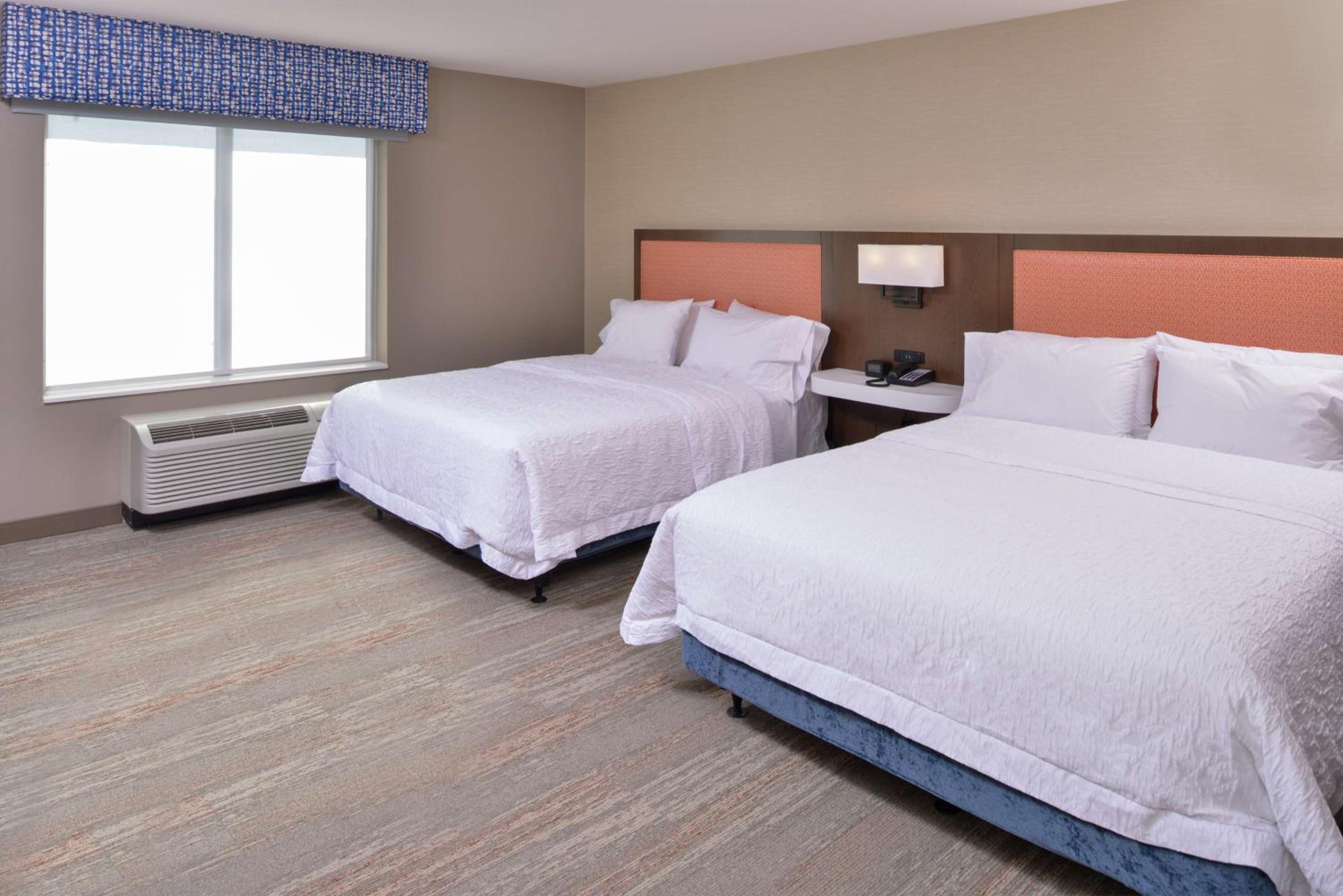 Queen Room with Two Queen Beds - Hearing Access/Non-Smoking - Photo 2