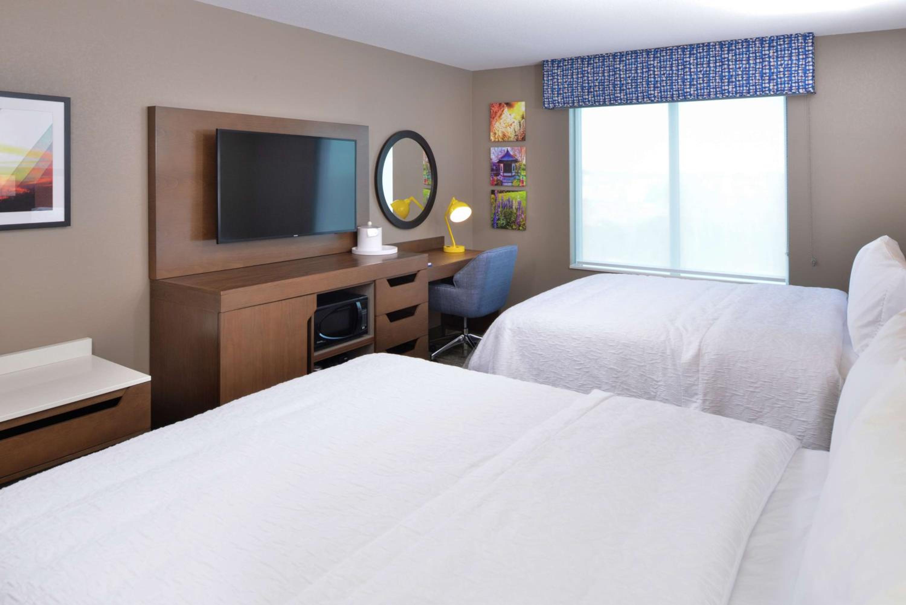 Queen Room with Two Queen Beds - Photo 3