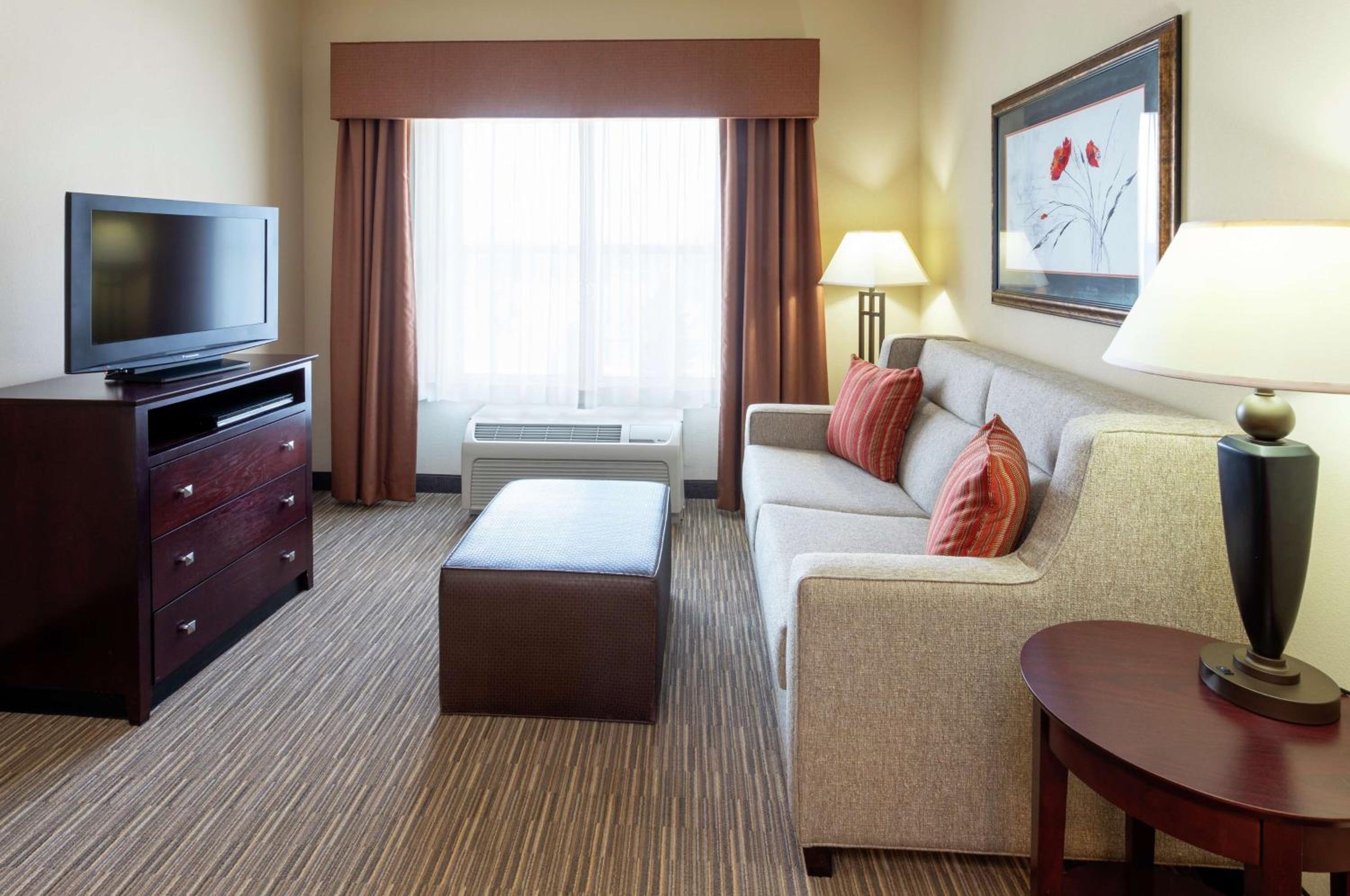 King Suite with Accessible Tub - Mobility and Hearing Access/Non-Smoking - Photo 8