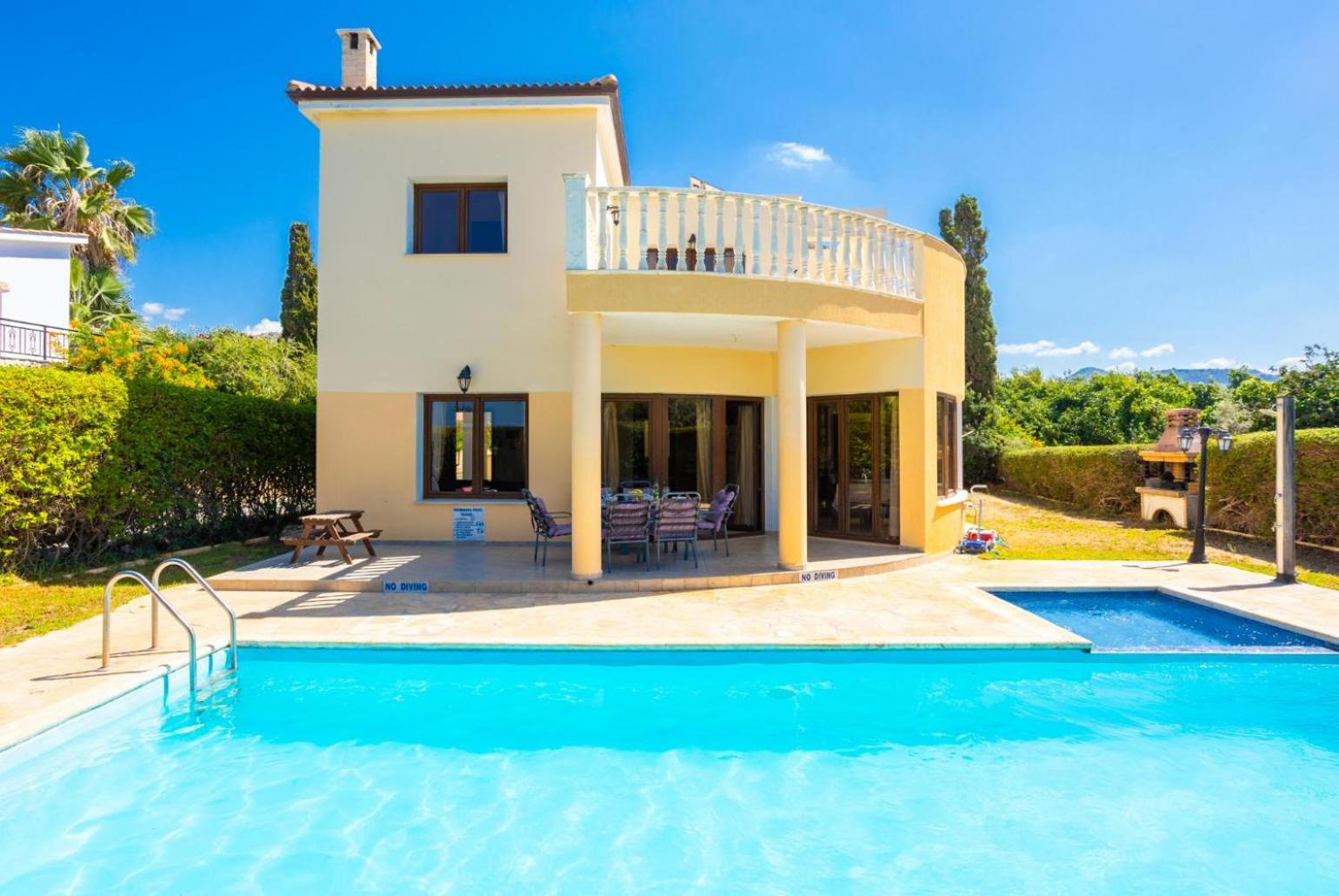 Three-Bedroom Villa photo 3