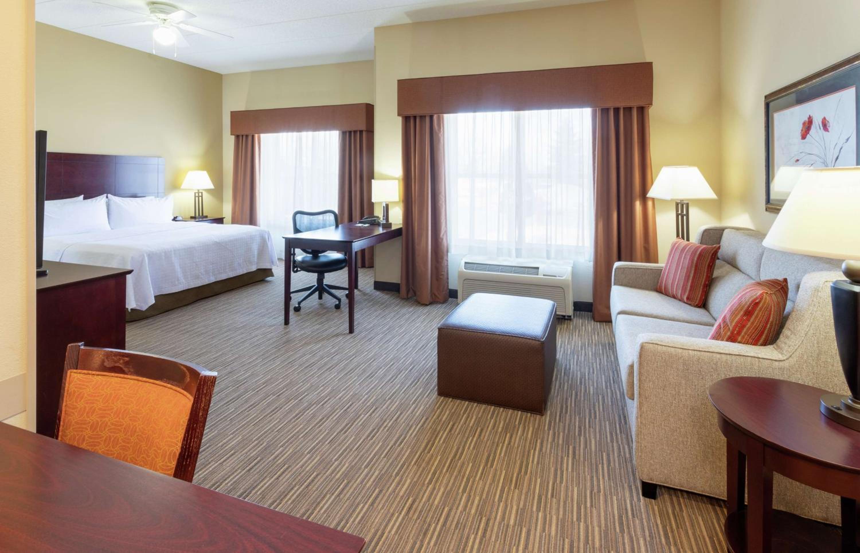 King Suite with Accessible Tub - Mobility and Hearing Access/Non-Smoking - Photo 7