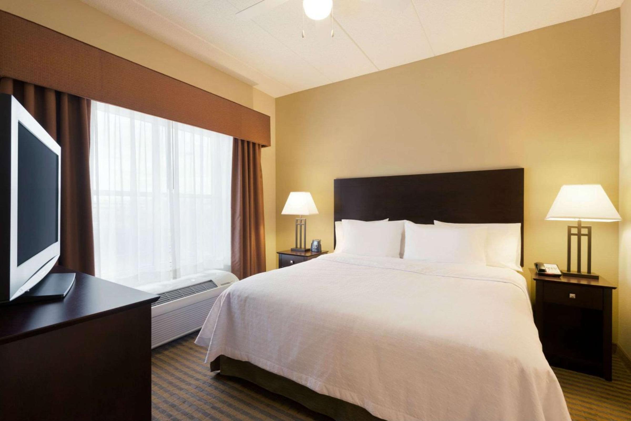 One-Bedroom King Suite - Non-Smoking - Photo 8