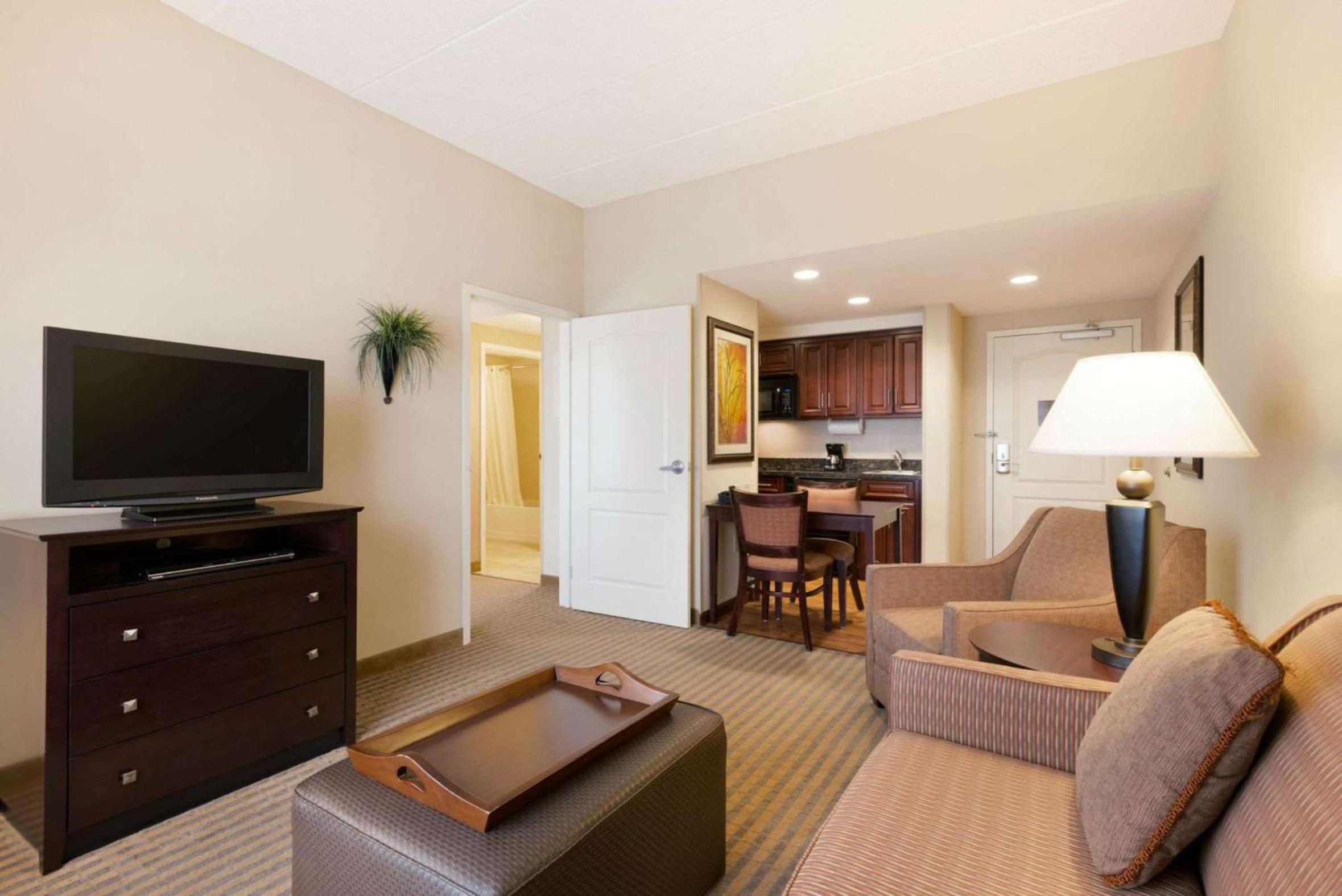 One-Bedroom King Suite - Non-Smoking - Photo 2