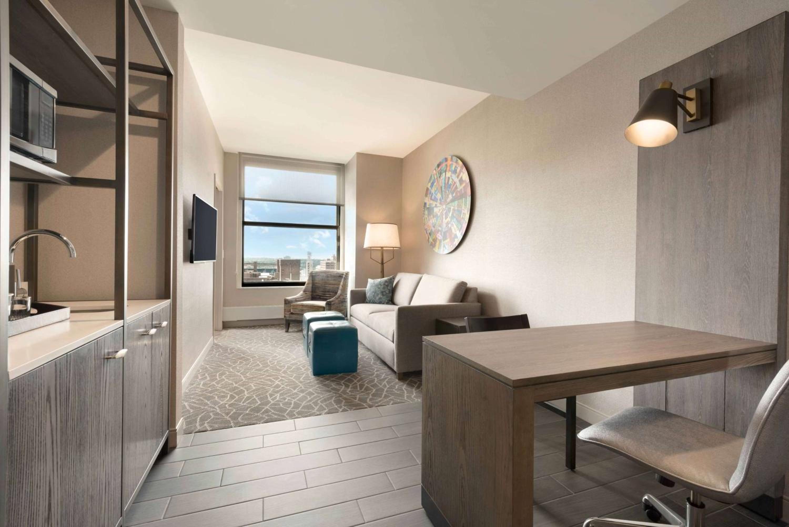 Deluxe King Suite