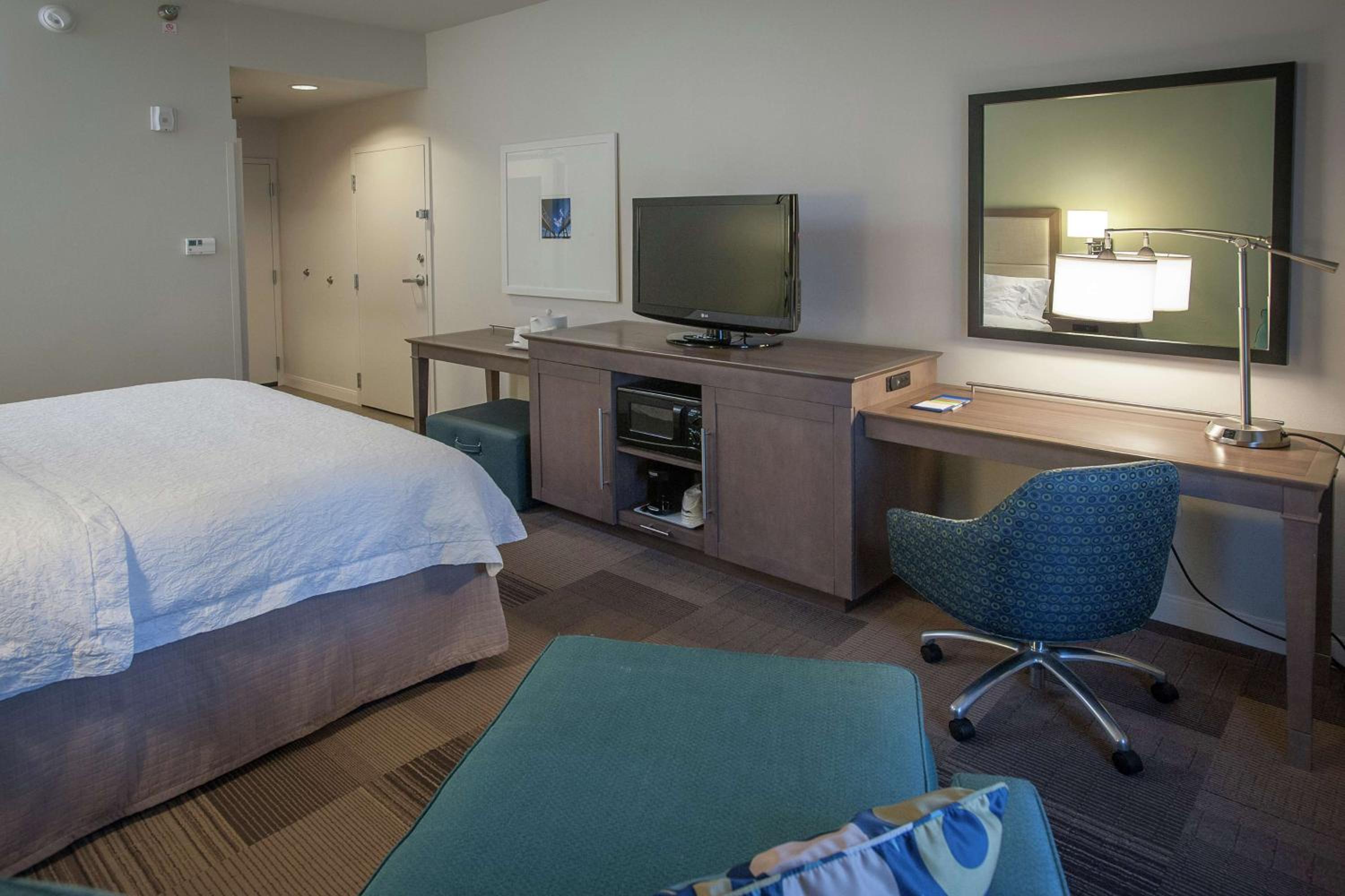 King Room with King Bed - Non-Smoking - Photo 1