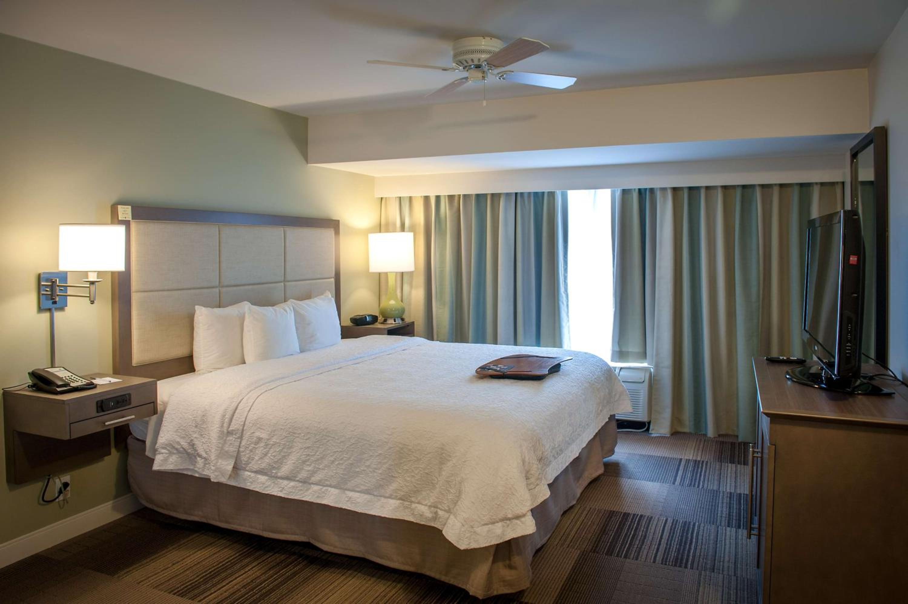 One-Bedroom King Suite with Wet Bar - Non-Smoking - Photo 1