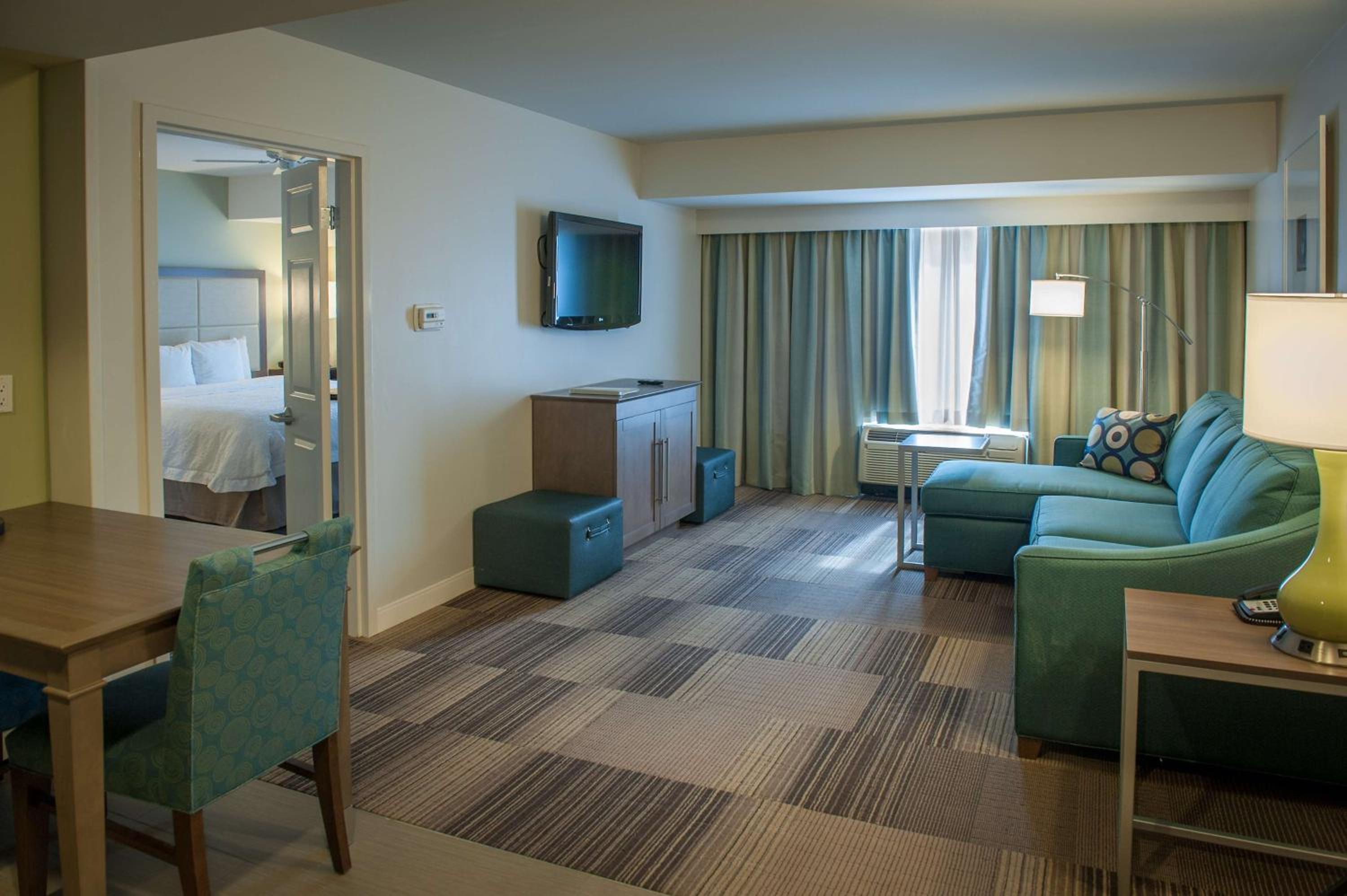 One-Bedroom King Suite with Wet Bar - Non-Smoking - Photo 2