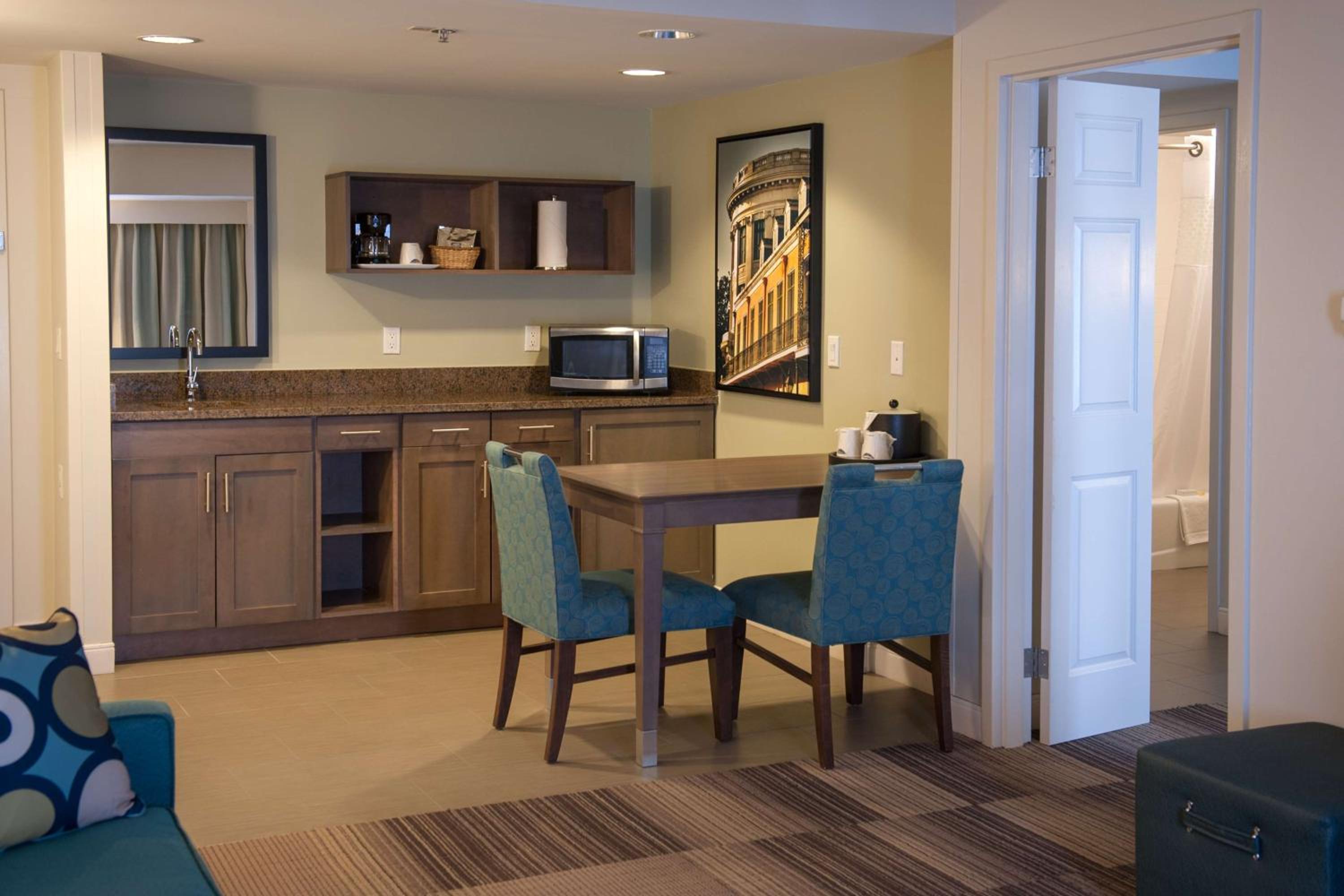 One-Bedroom King Suite with Wet Bar - Non-Smoking - Photo 4