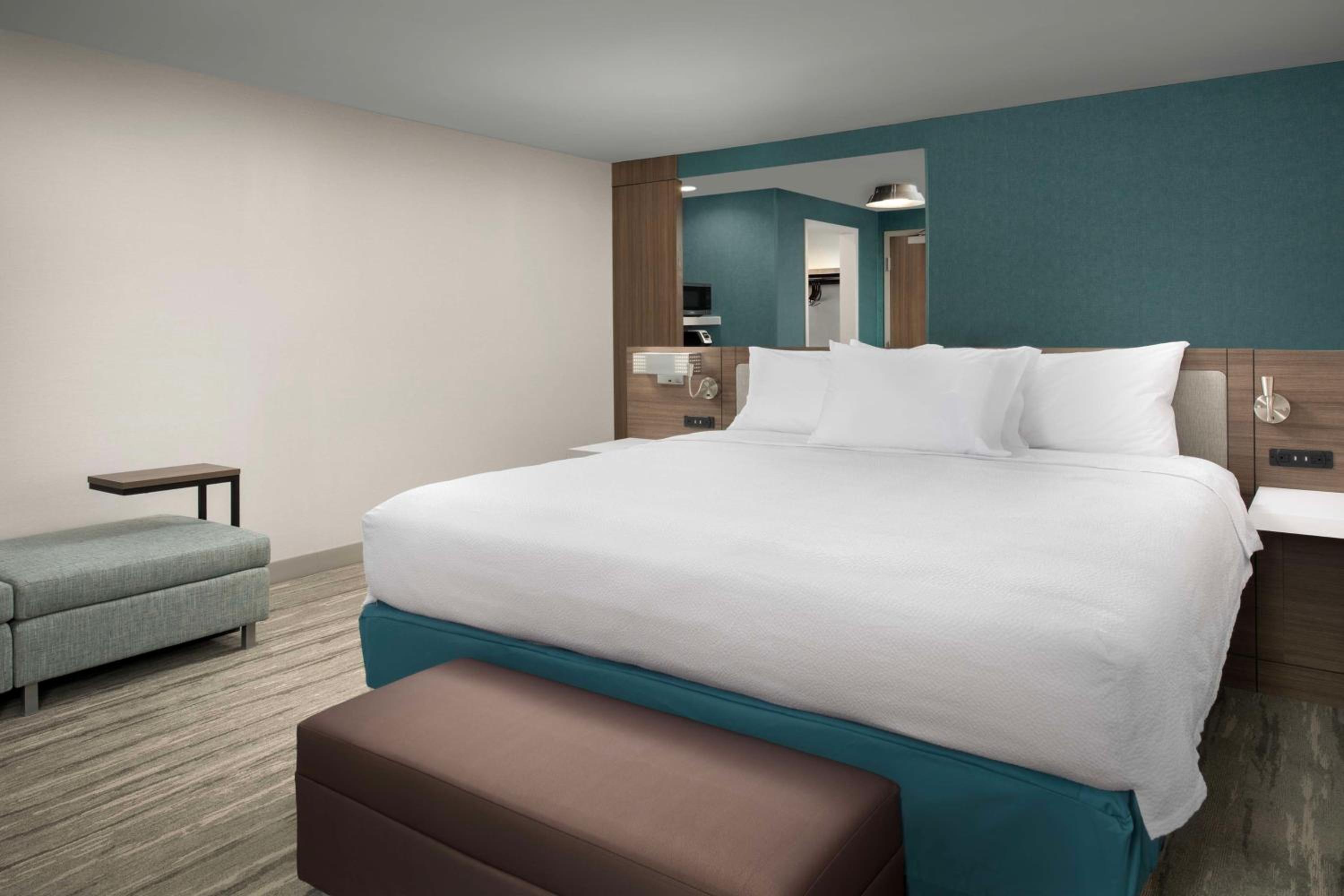 Deluxe King Room - Photo 1