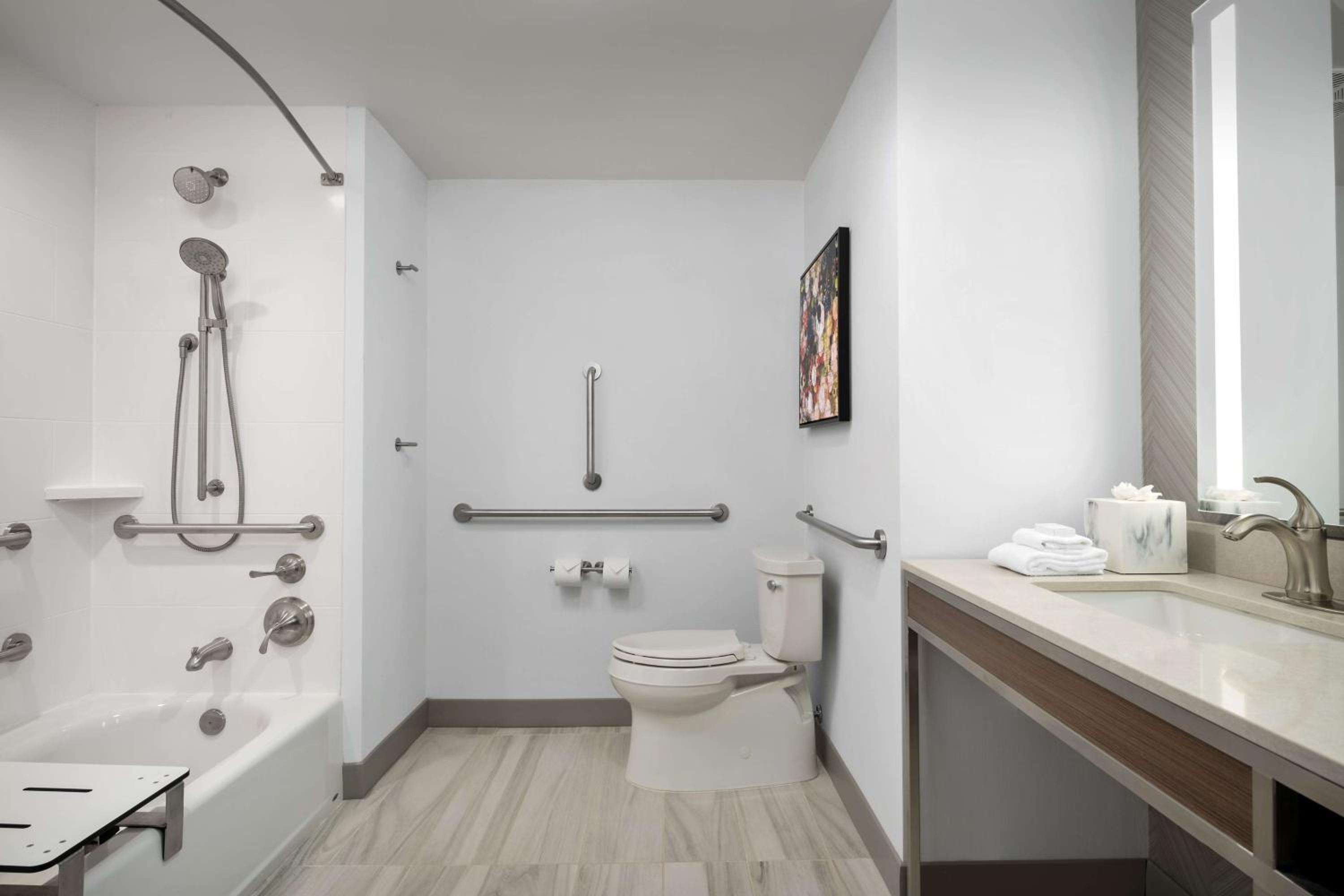 King Room with Accessible Tub - Mobility Access - Photo 7