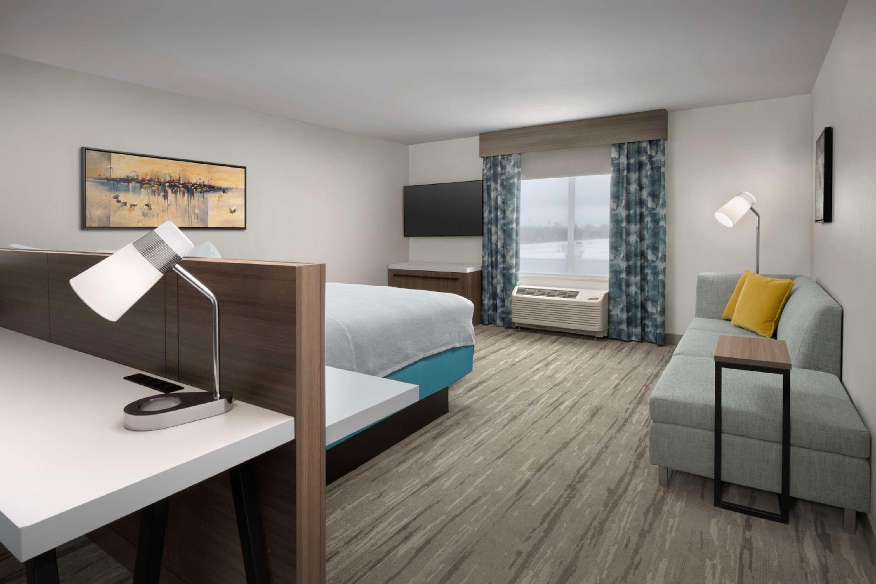 King Room with Roll-In Shower - Mobility Access - Photo 4
