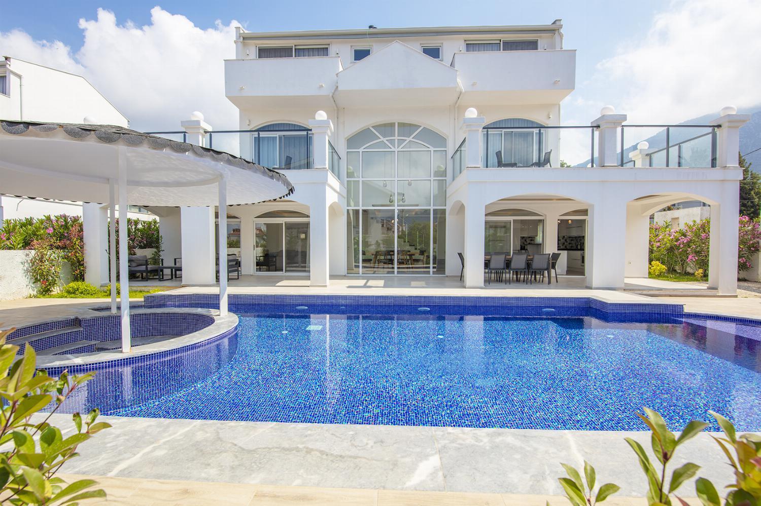 Villa photo 1