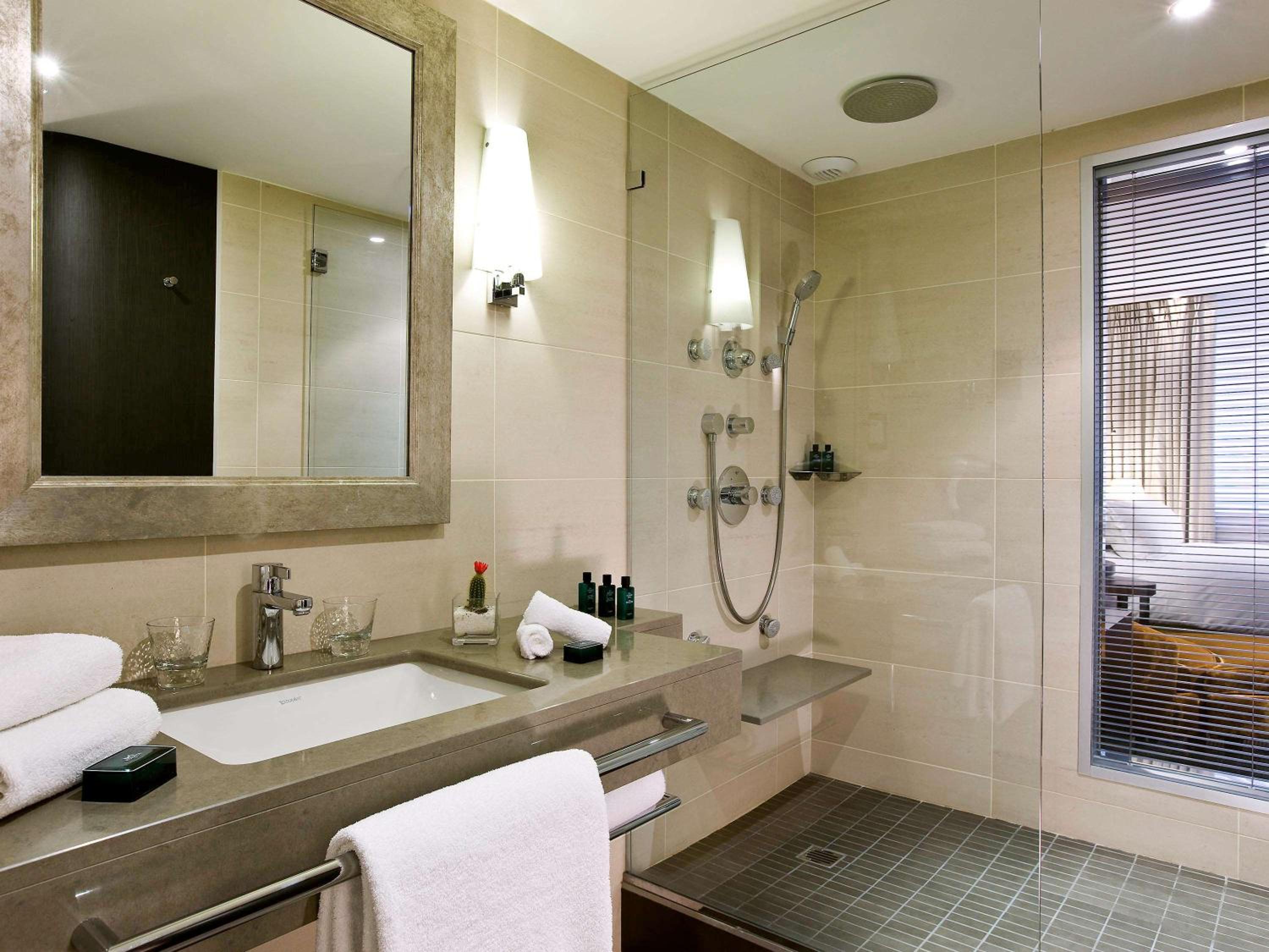 Luxury Room, with port view, One Double Bed, fitness and Sofitel Spa - Photo 6