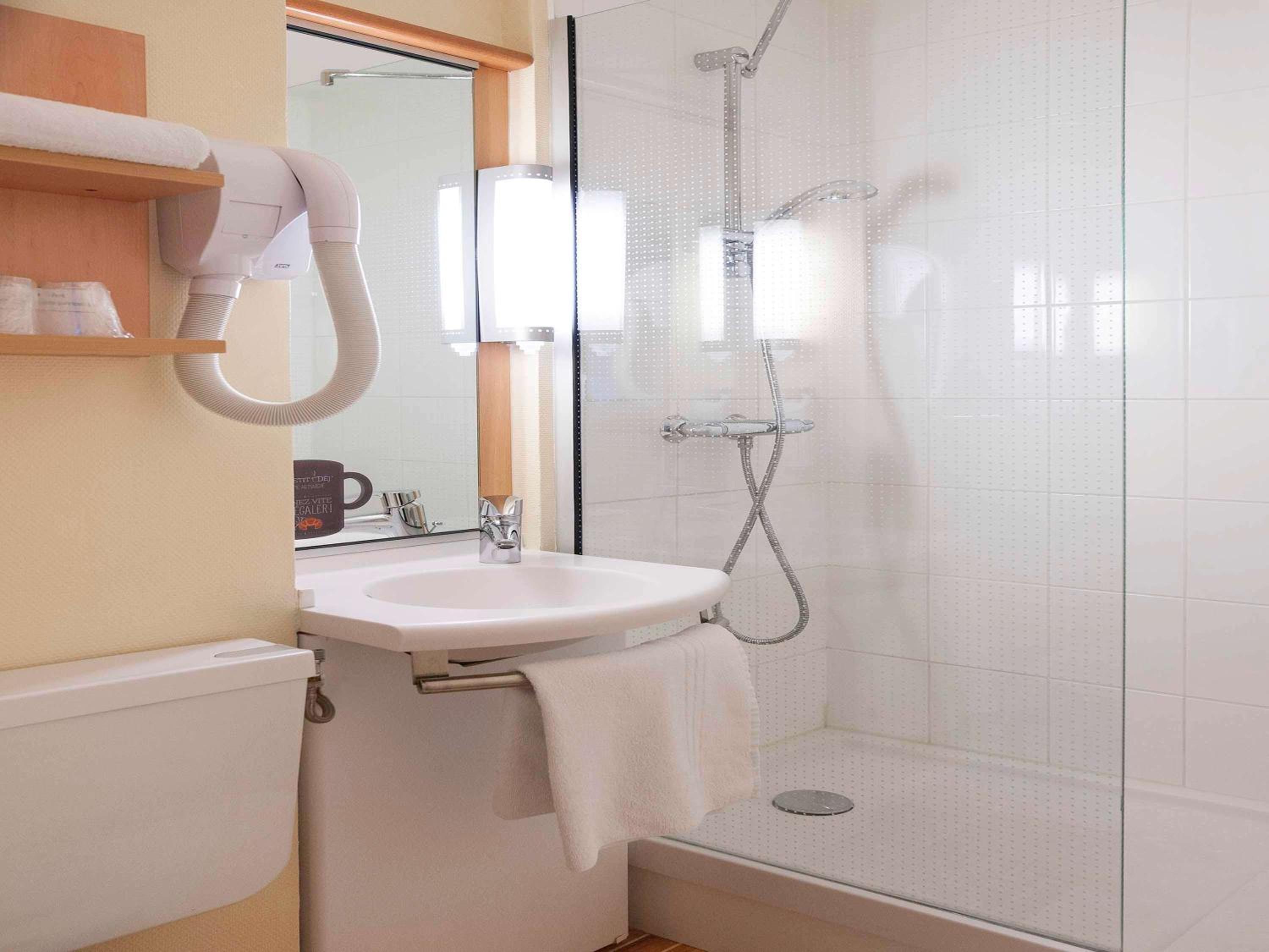 Standard Twin Room with Shower