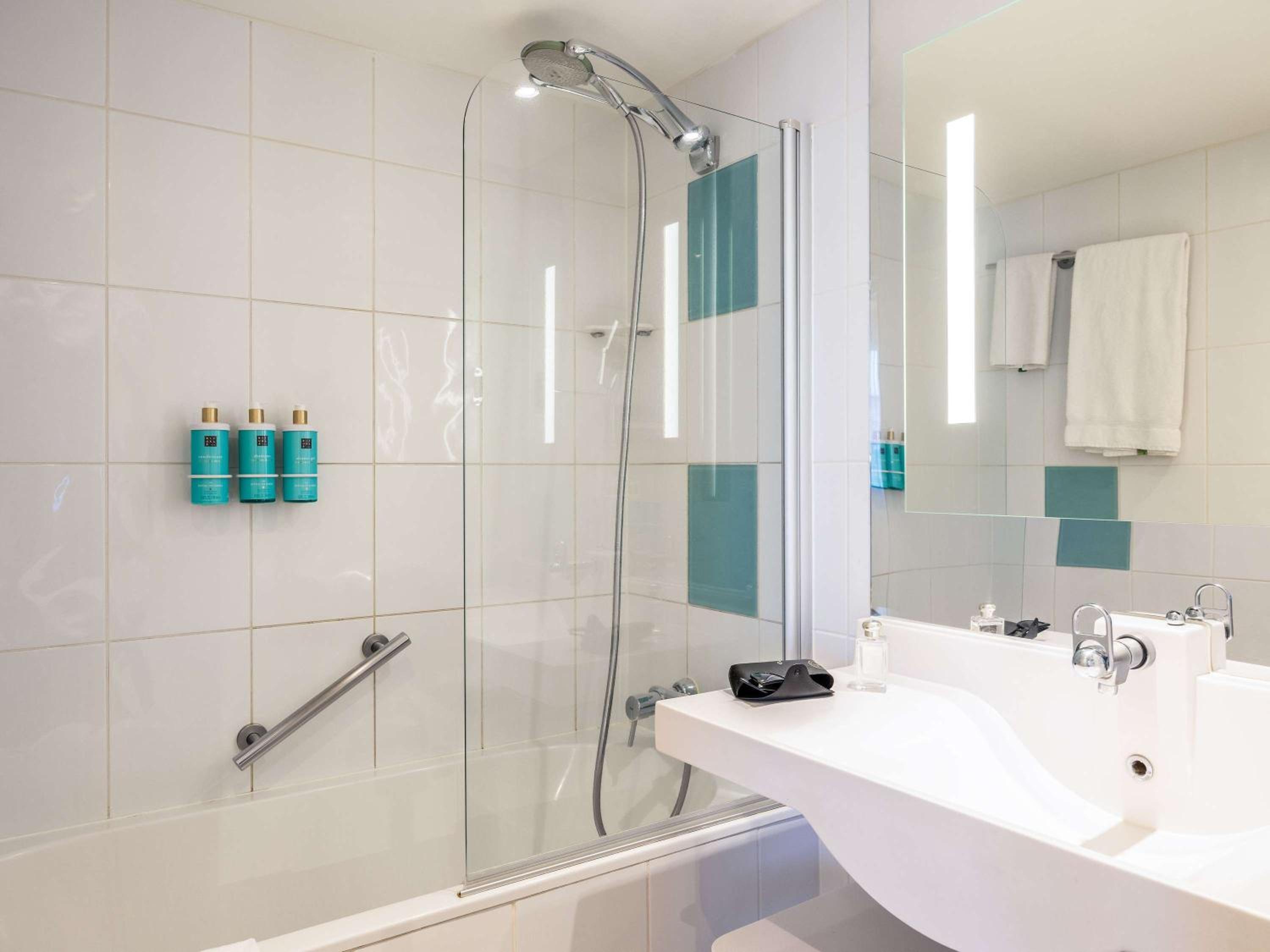 Executive Queen Suite - Photo 8