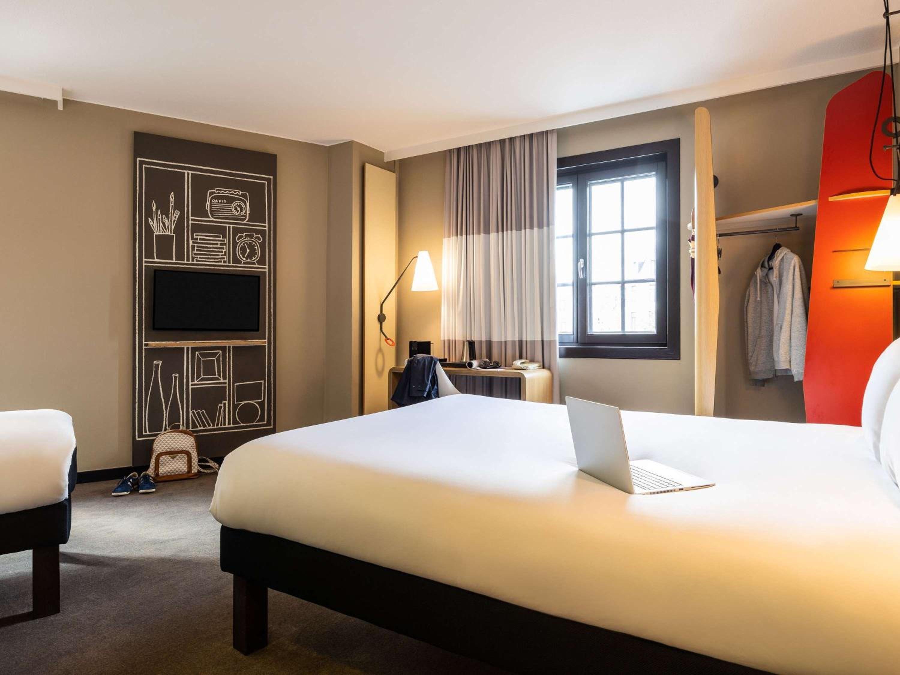Premium Room with Double Bed and Single Bed photo 2