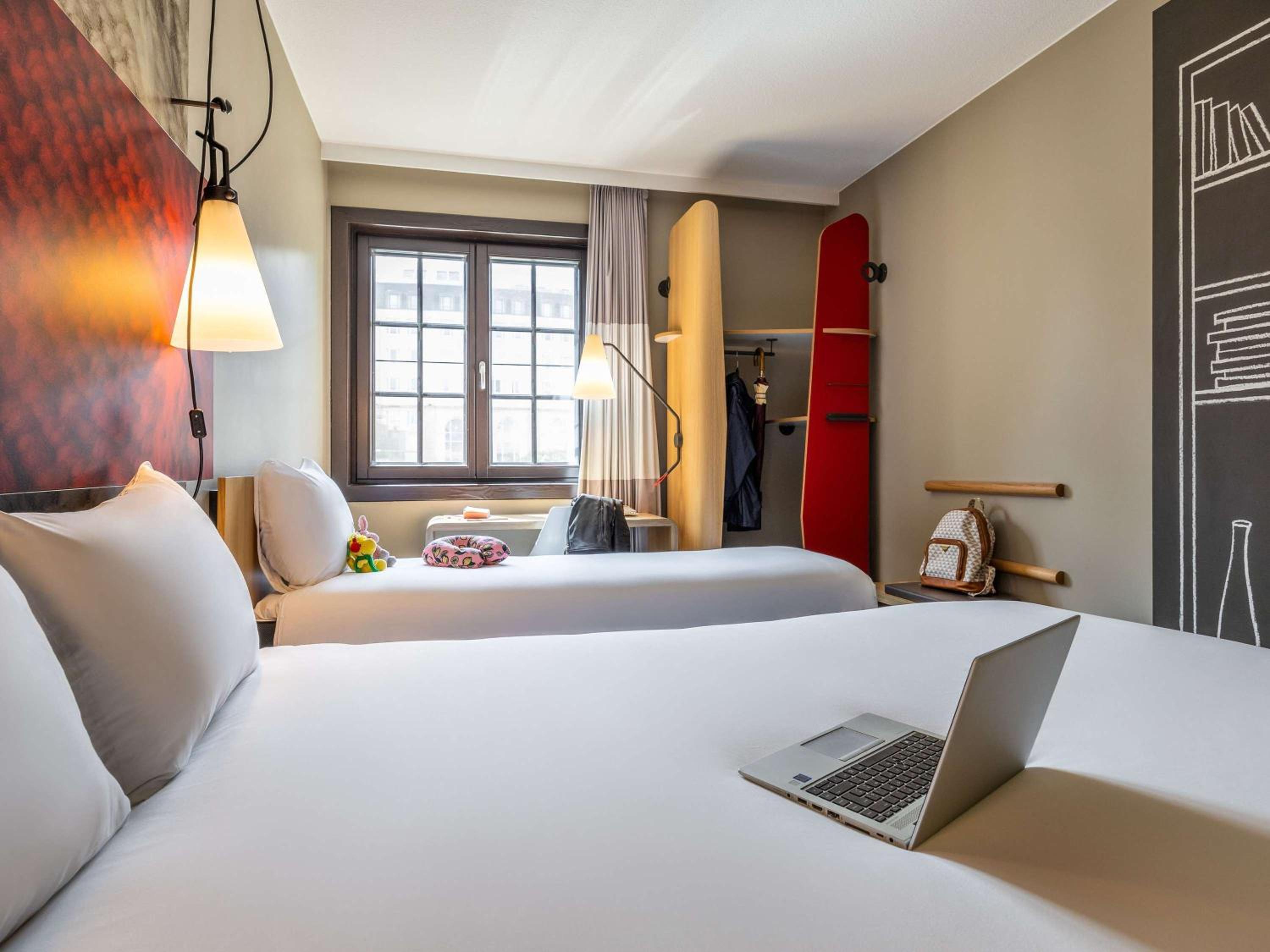 Standard Room with Double Bed and Single Bed photo 2