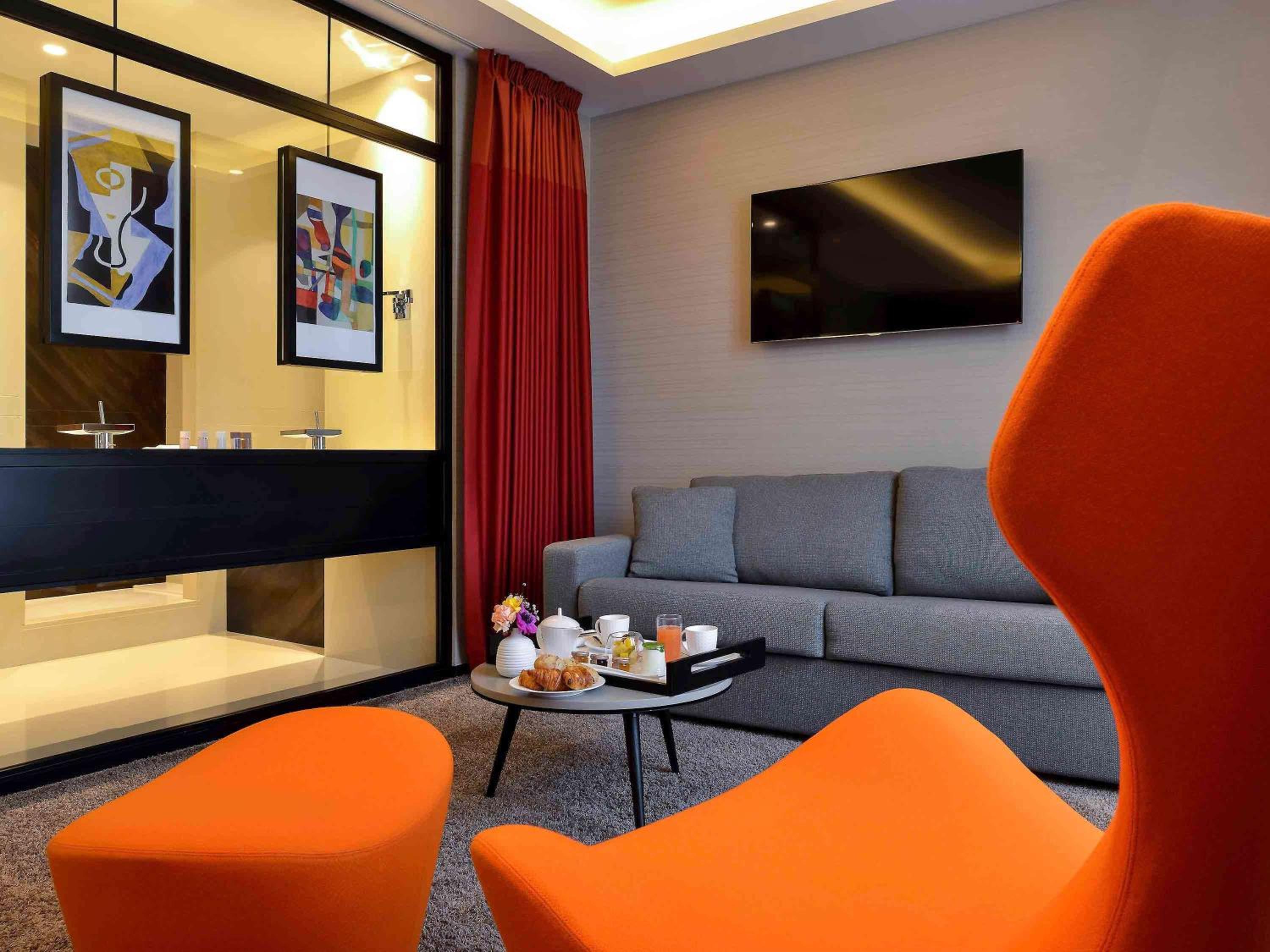 Deluxe King Room - Photo 8