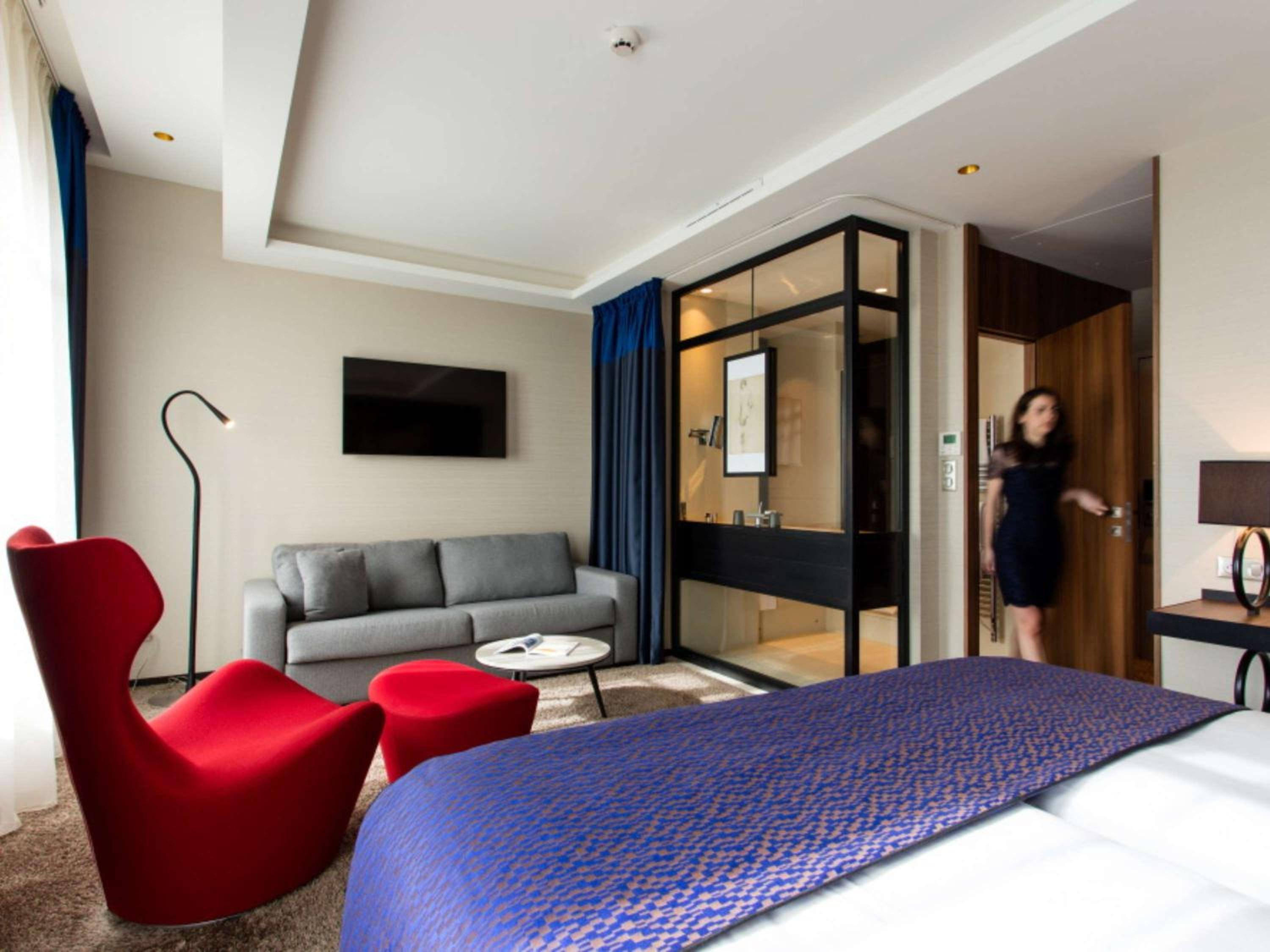 Deluxe King Room - Photo 7