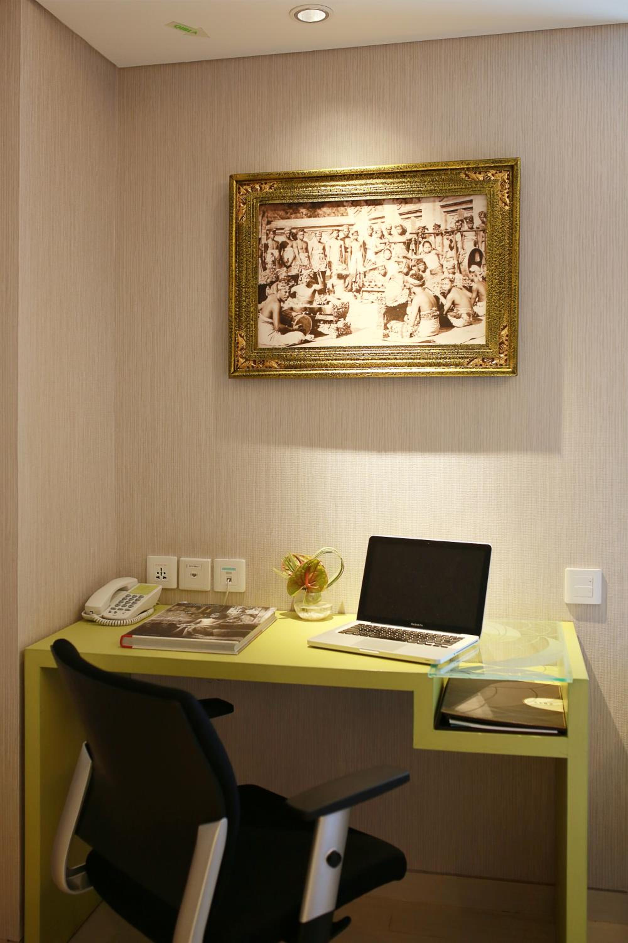 Superior Twin Room thumbnail 5