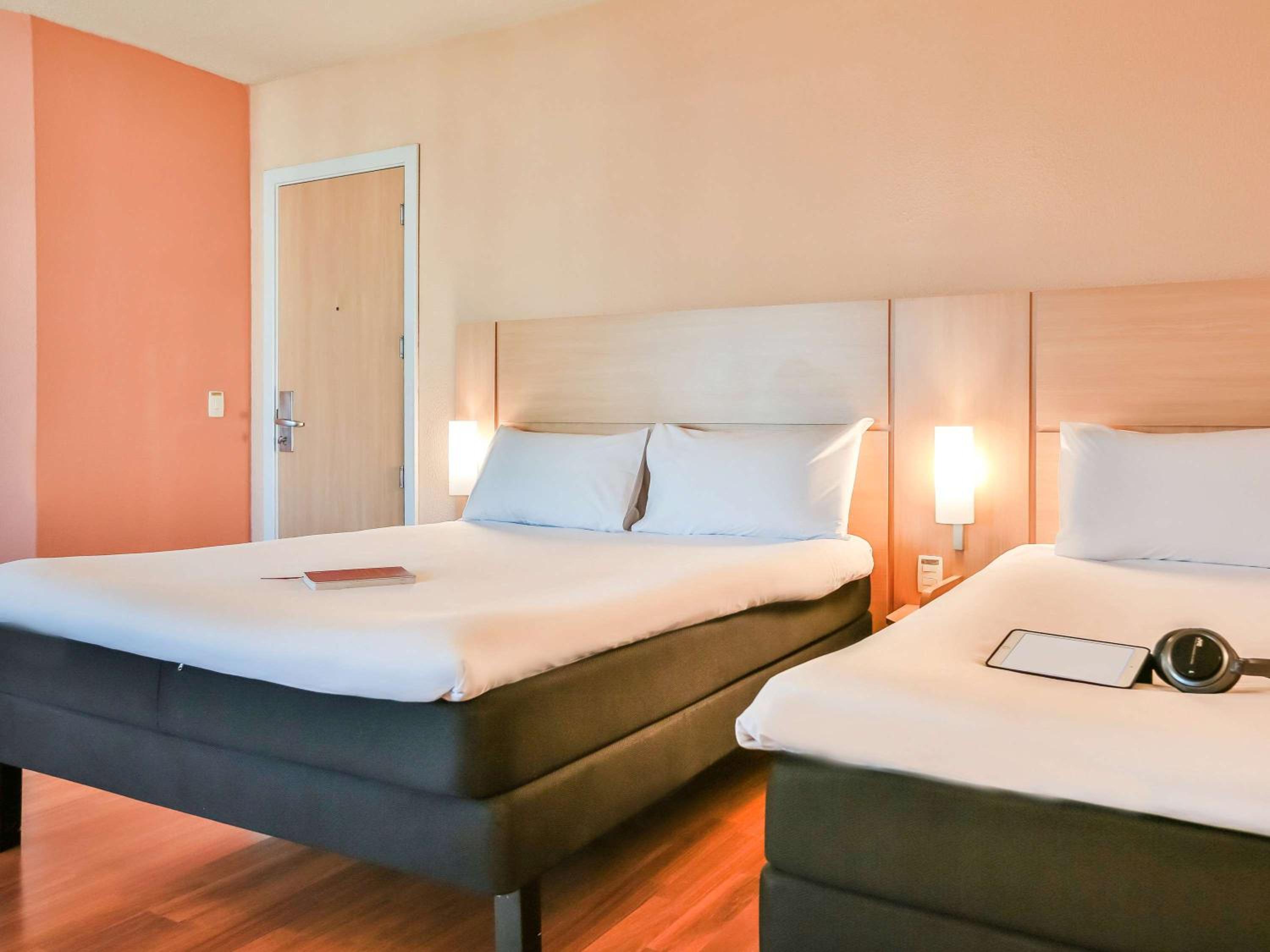 Standard Room with One Double Bed and One Single Bed
