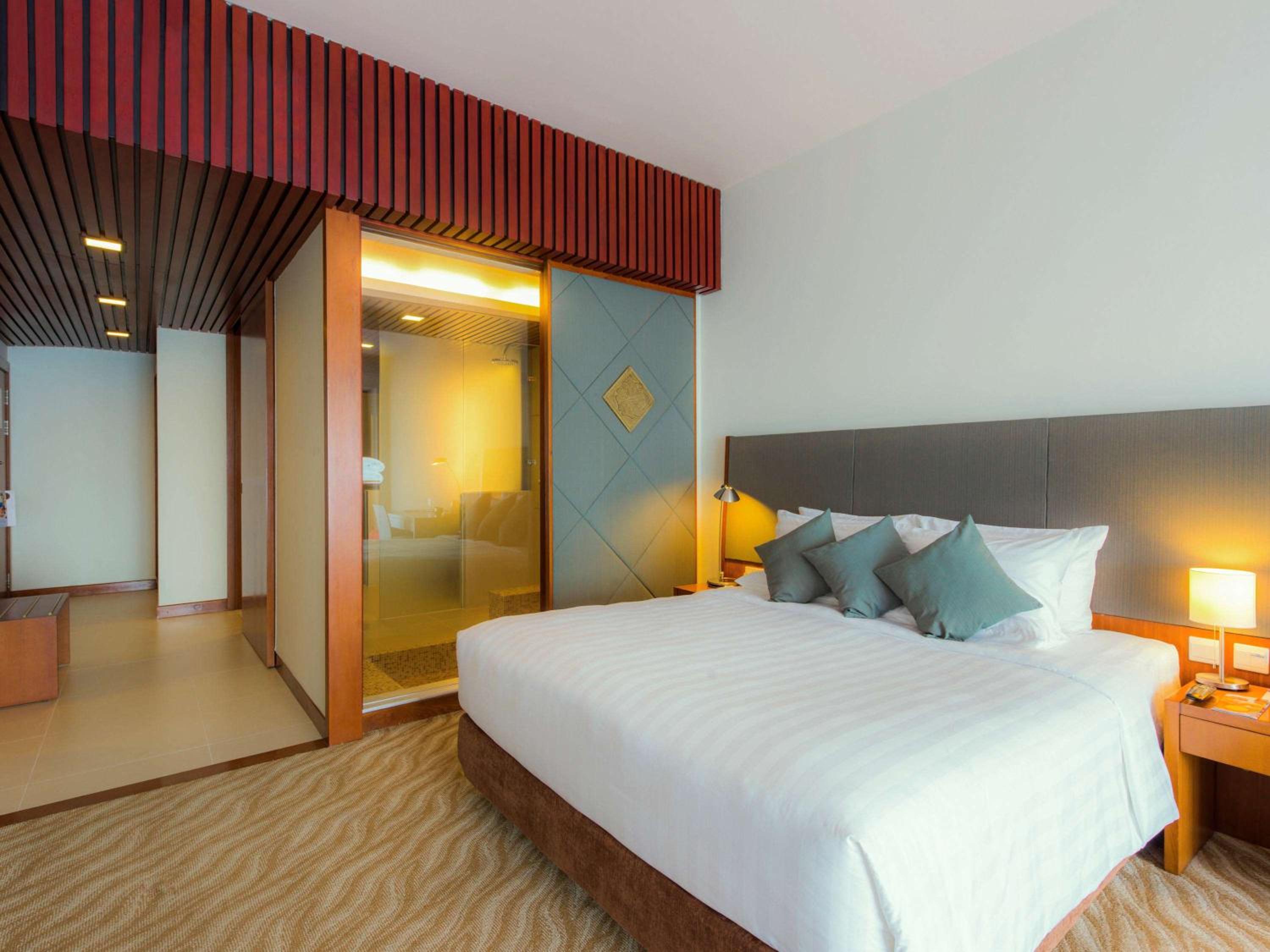 Deluxe King Room - Photo 18