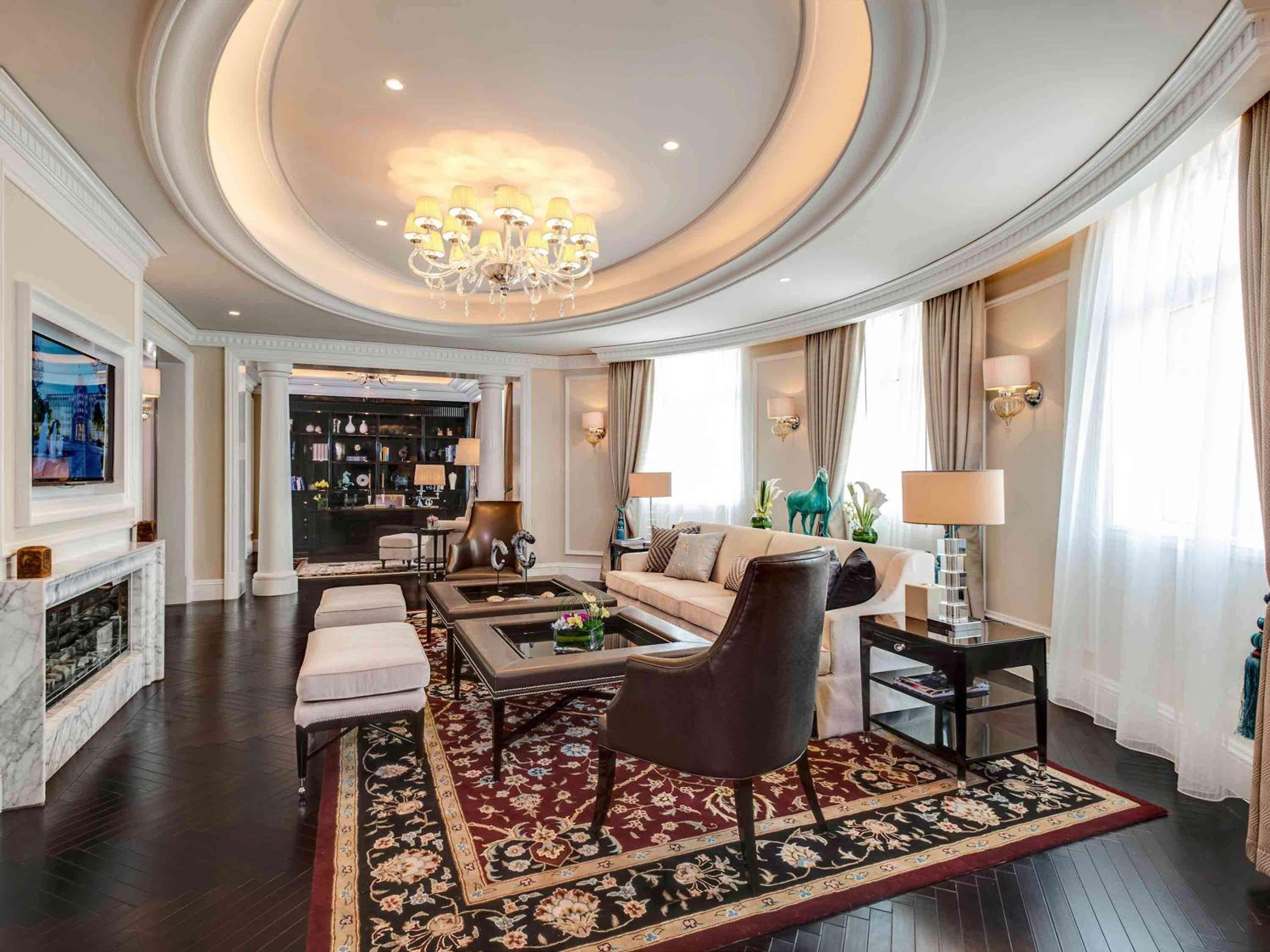 Opera Suite with One King Bed and Garden View