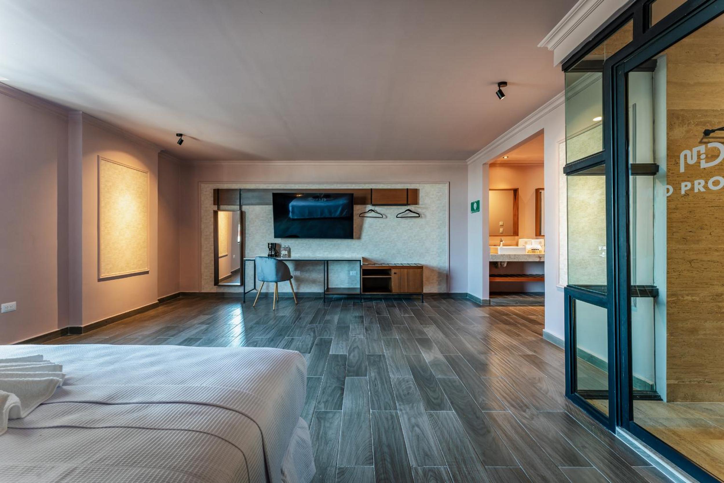Suite with Hot Tub - Photo 16