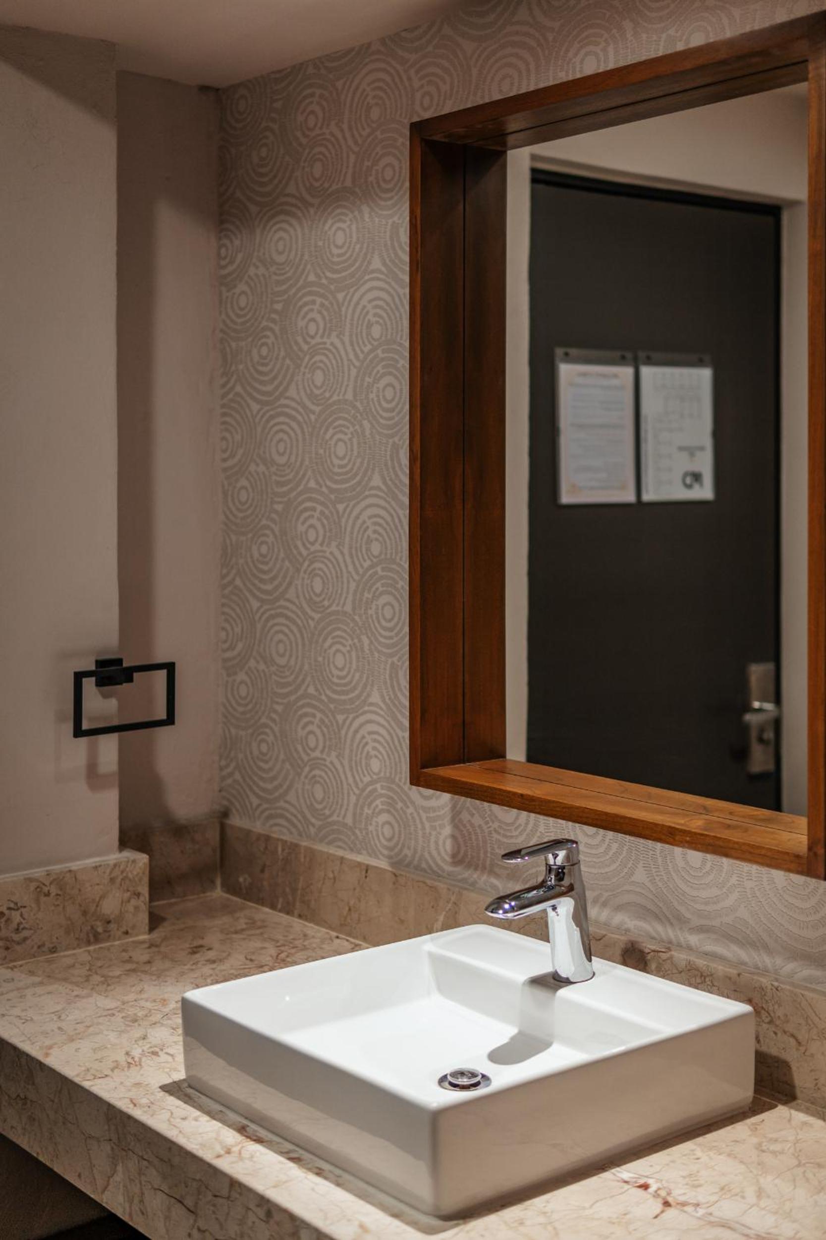 Suite with Hot Tub - Photo 3