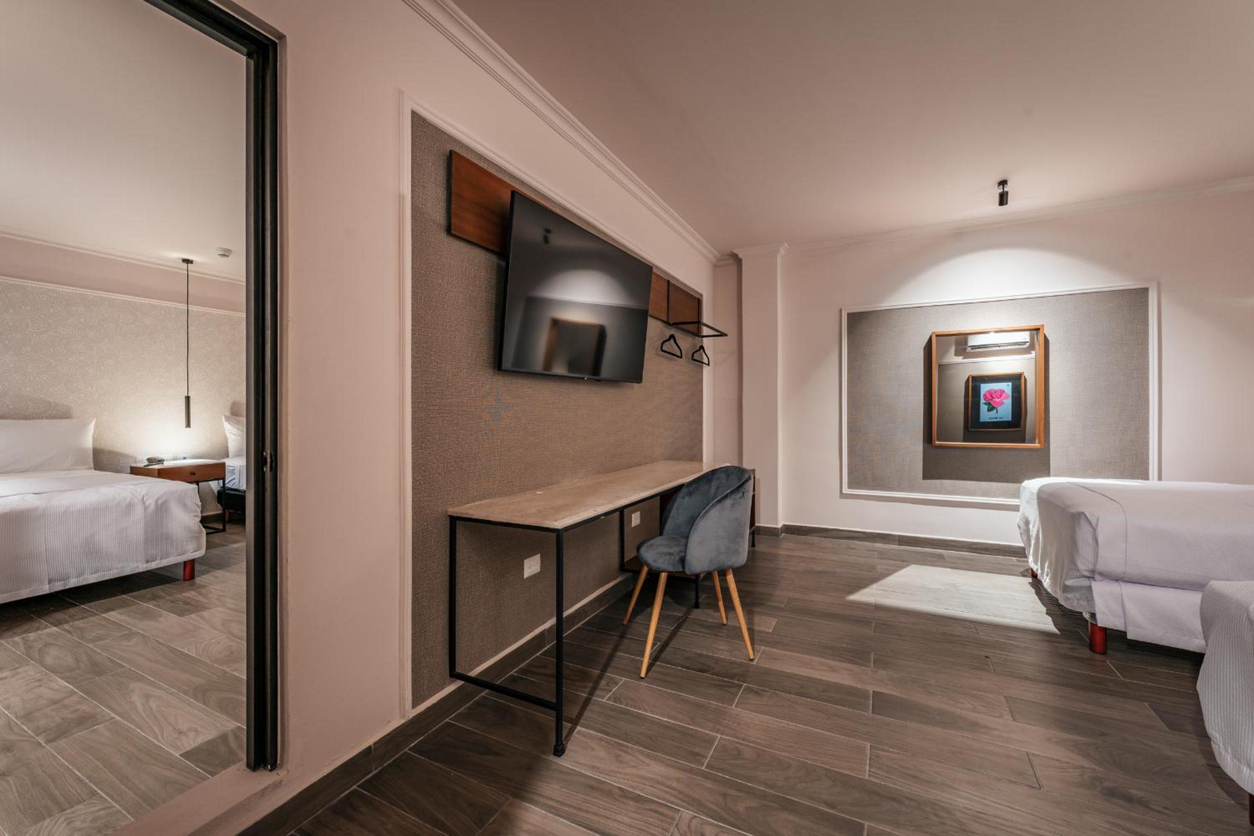 Double Room - Photo 12