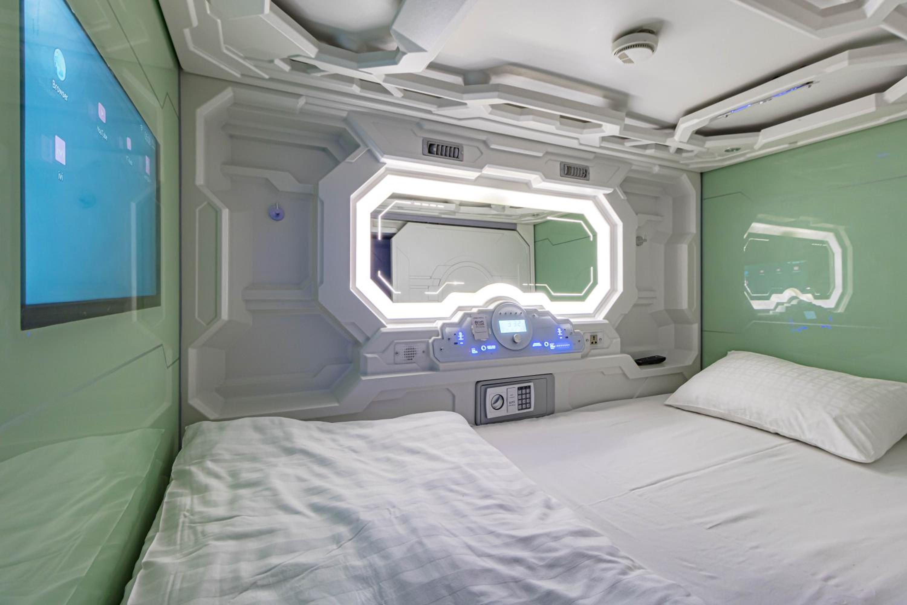 Bed in 4-Bed Dormitory Room photo 3
