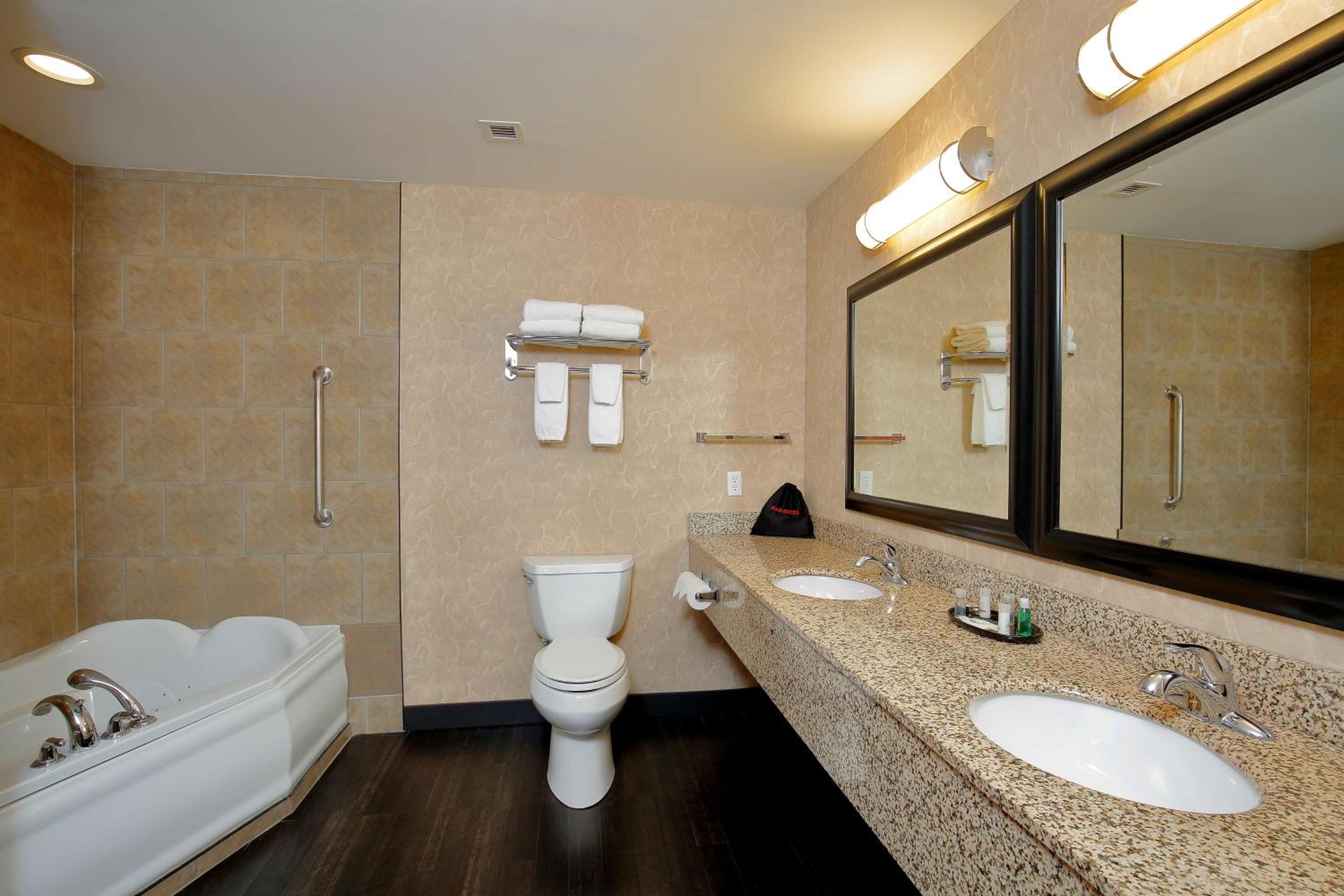 King Room with Two King Beds and Jetted Tub photo 2