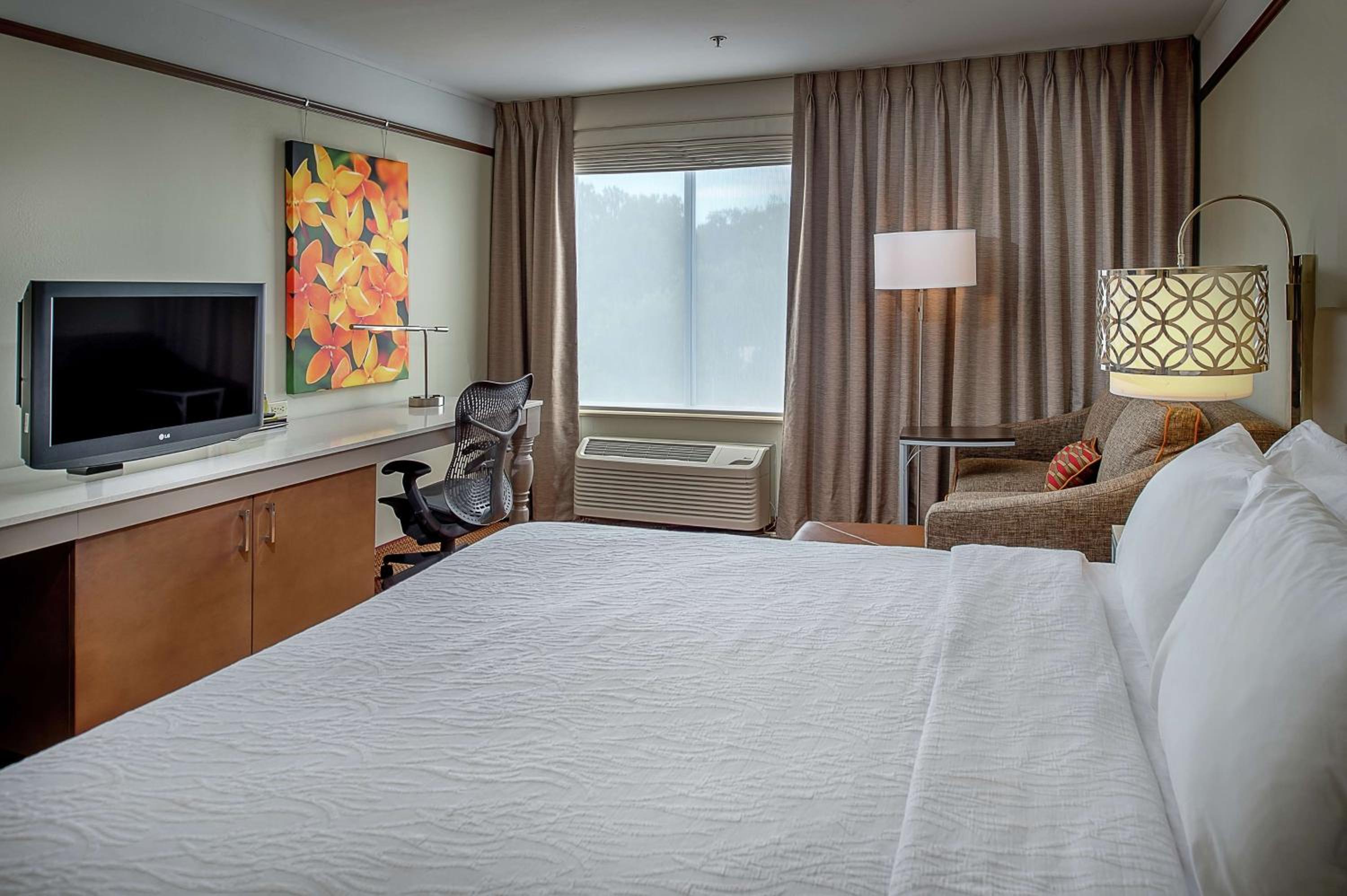 King Room with Sofa Bed - Photo 1