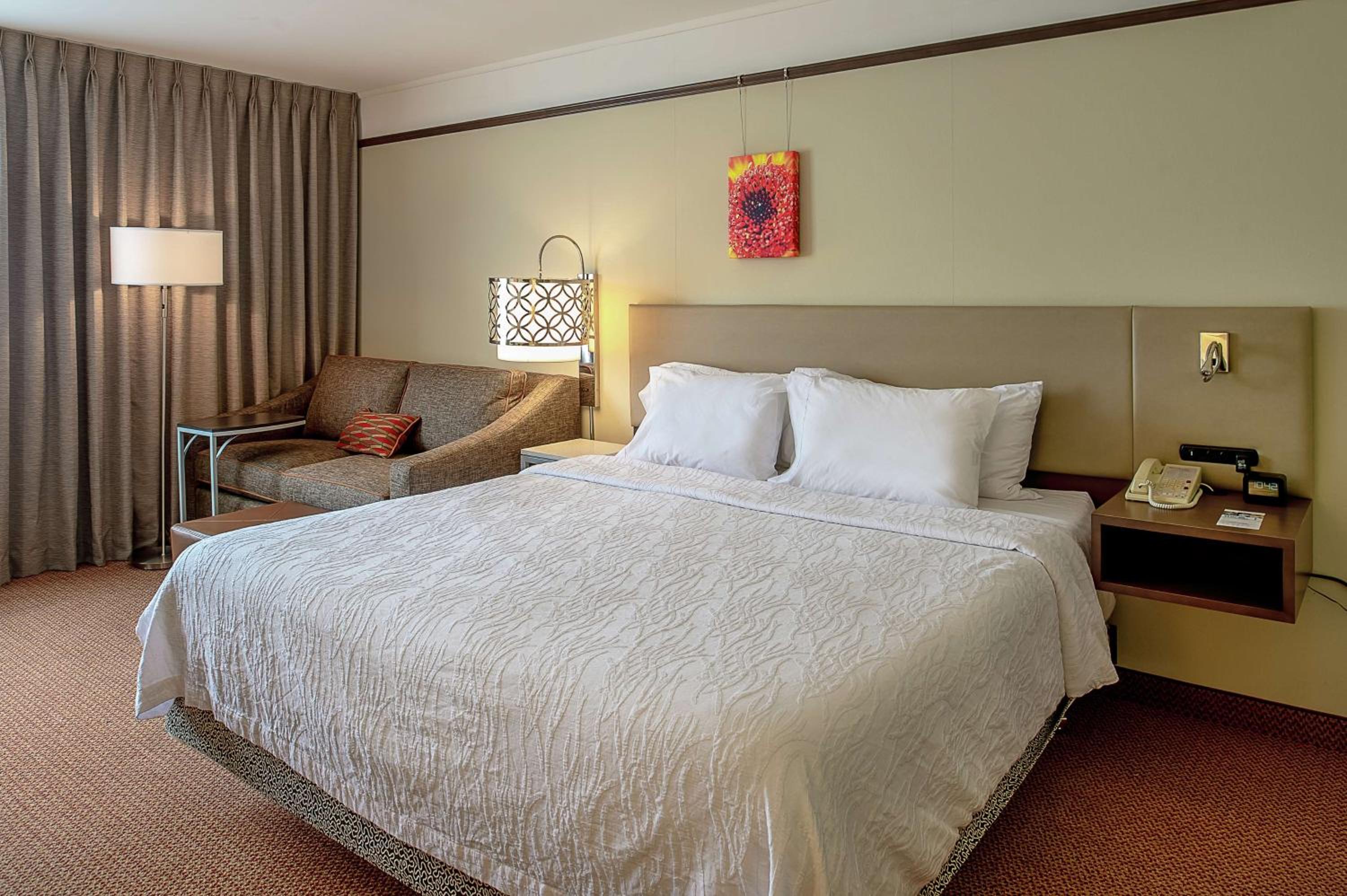 King Room with Sofa Bed - Photo 2