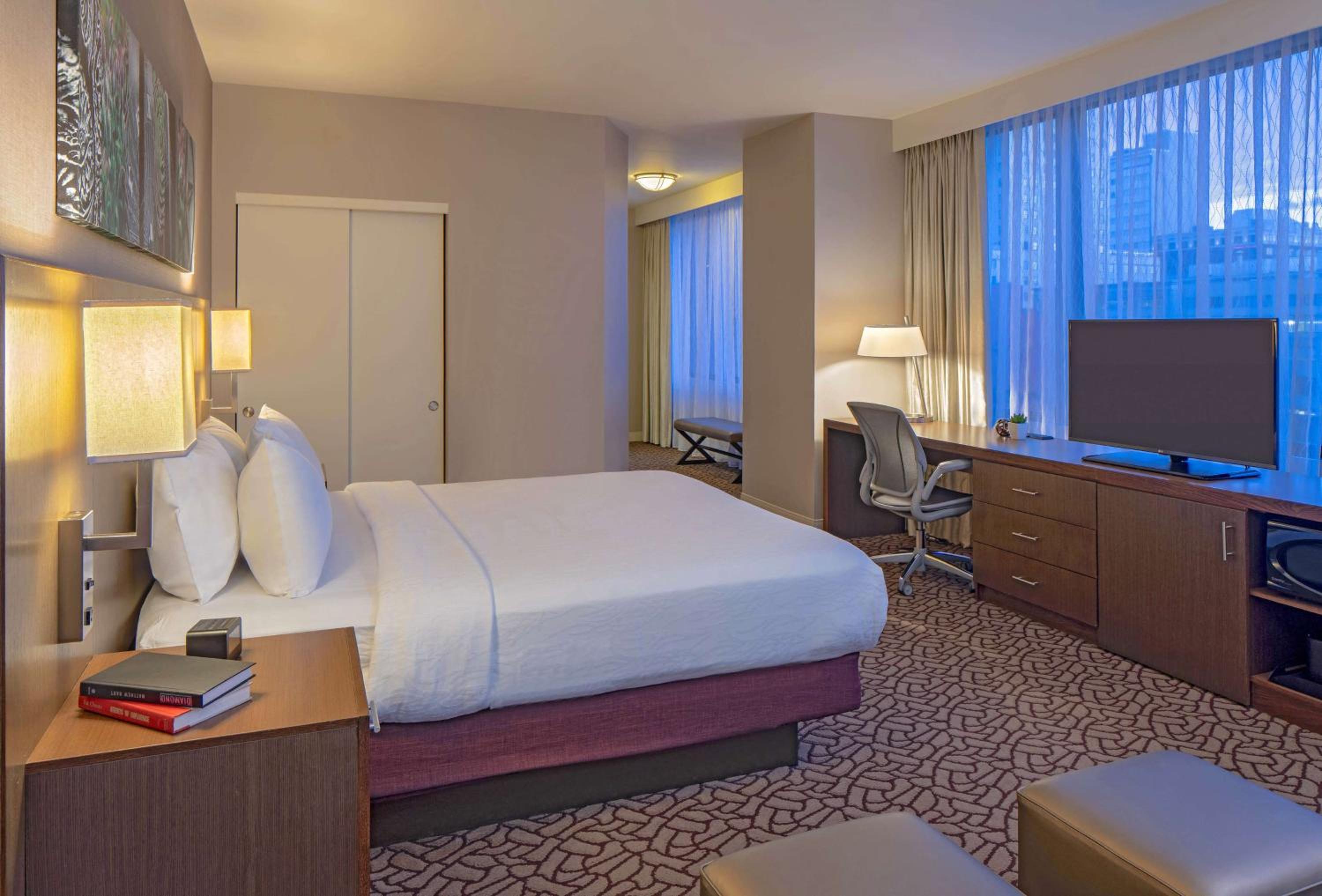 Junior King Suite with Sofa Bed