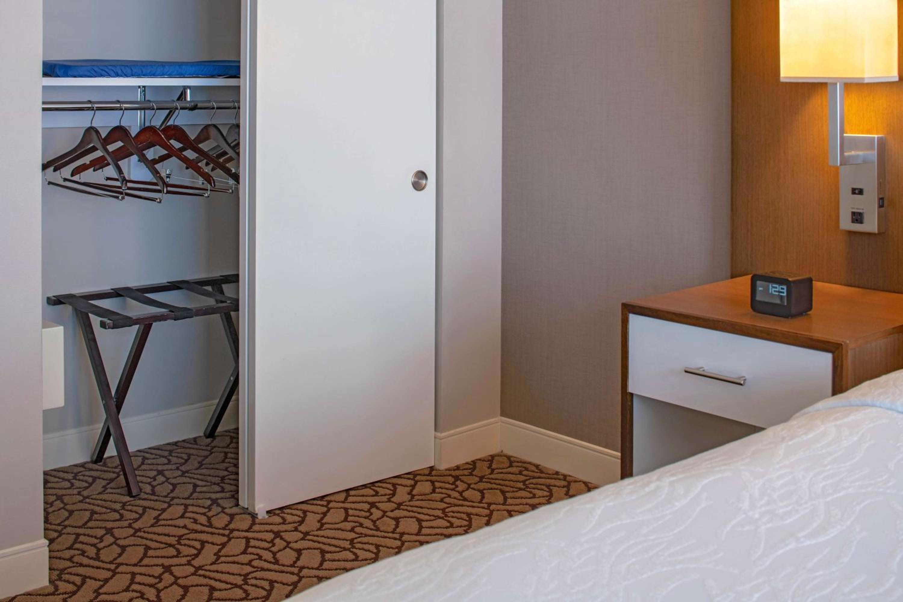 Queen Room with Two Queen Beds - Mobility Accessible with Tub