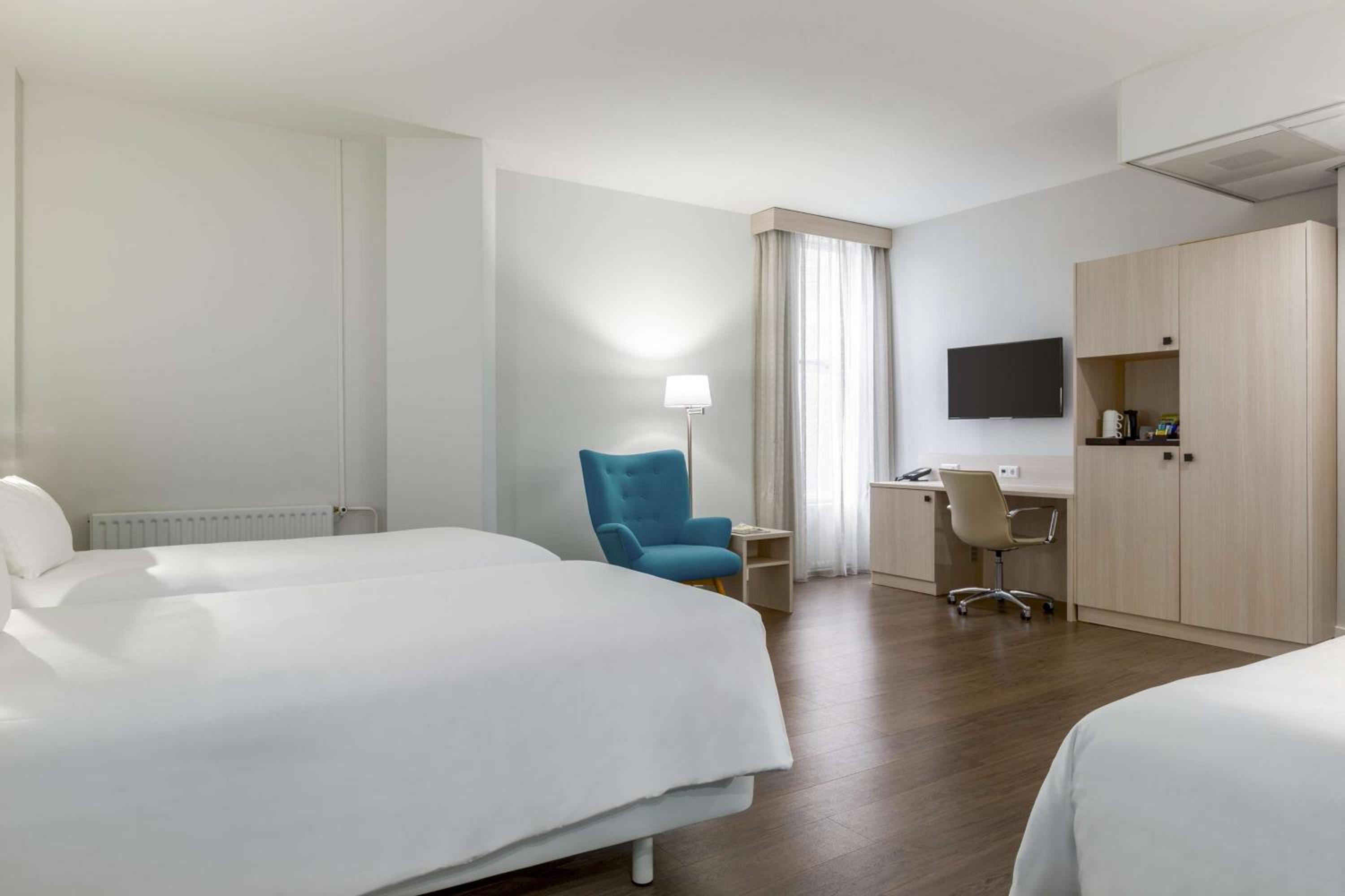 Standard Triple Room with City View