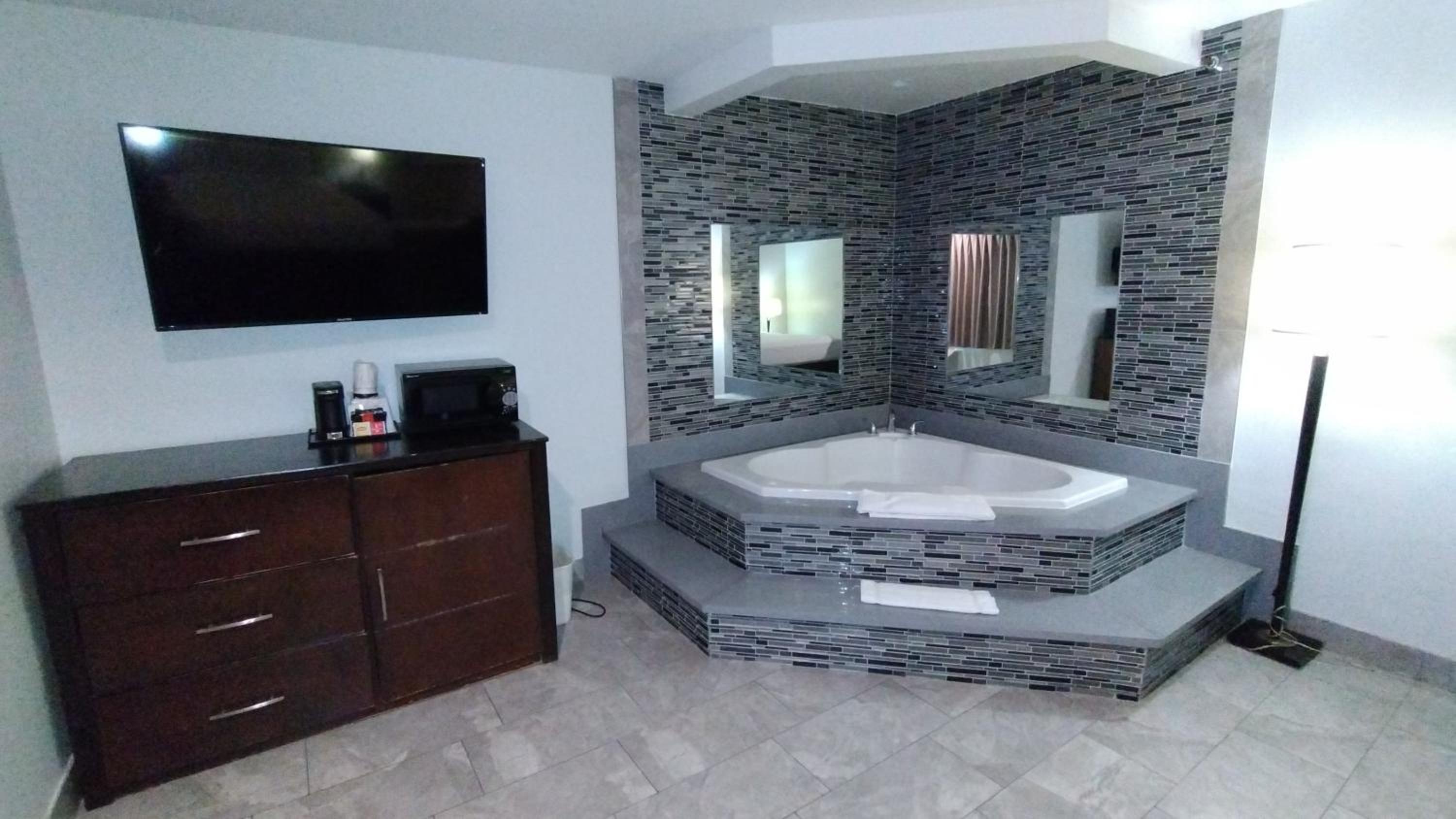 Deluxe King Studio Suite - Non-Smoking - Photo 6