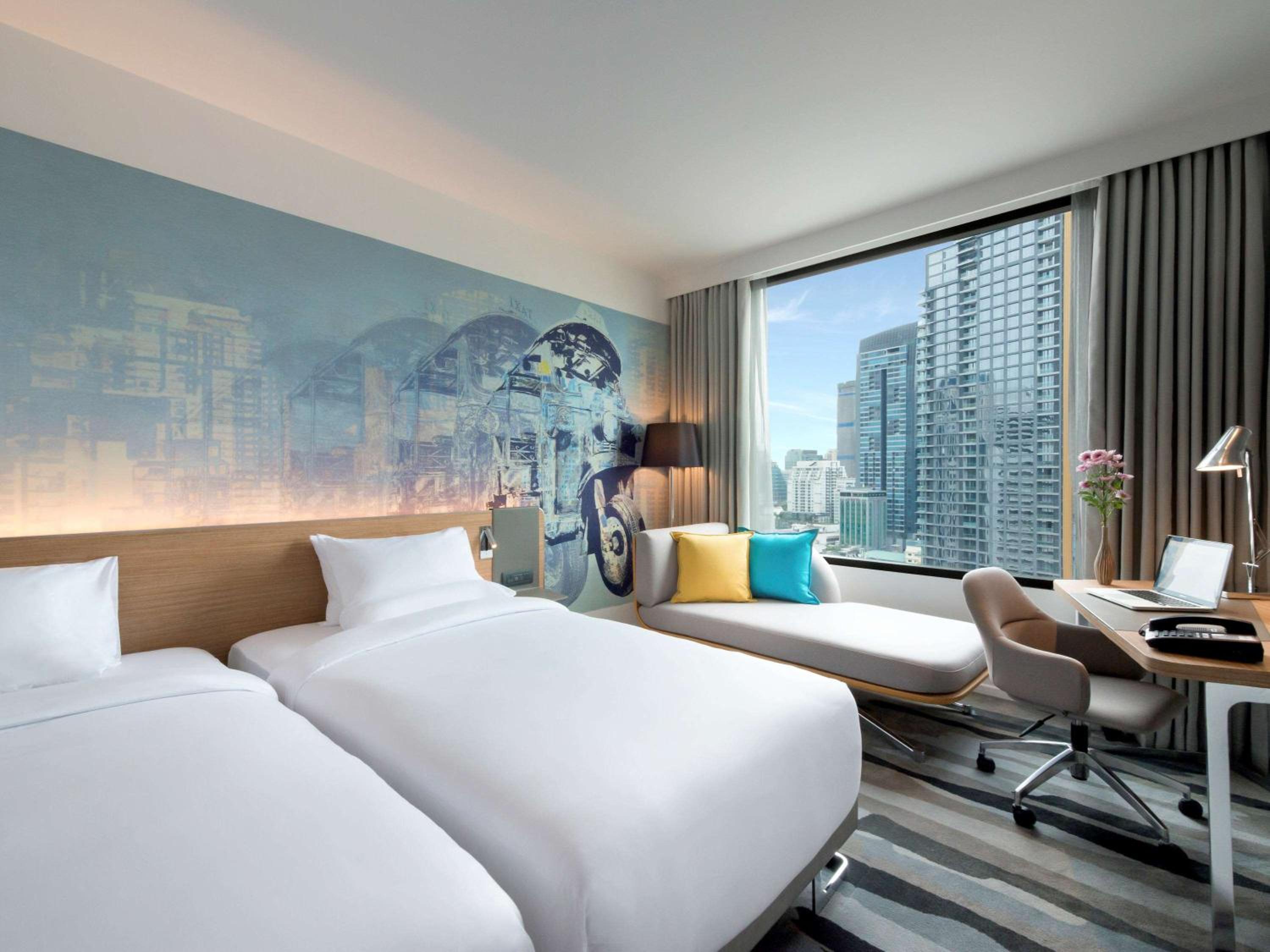 Deluxe Twin Room thumbnail 6