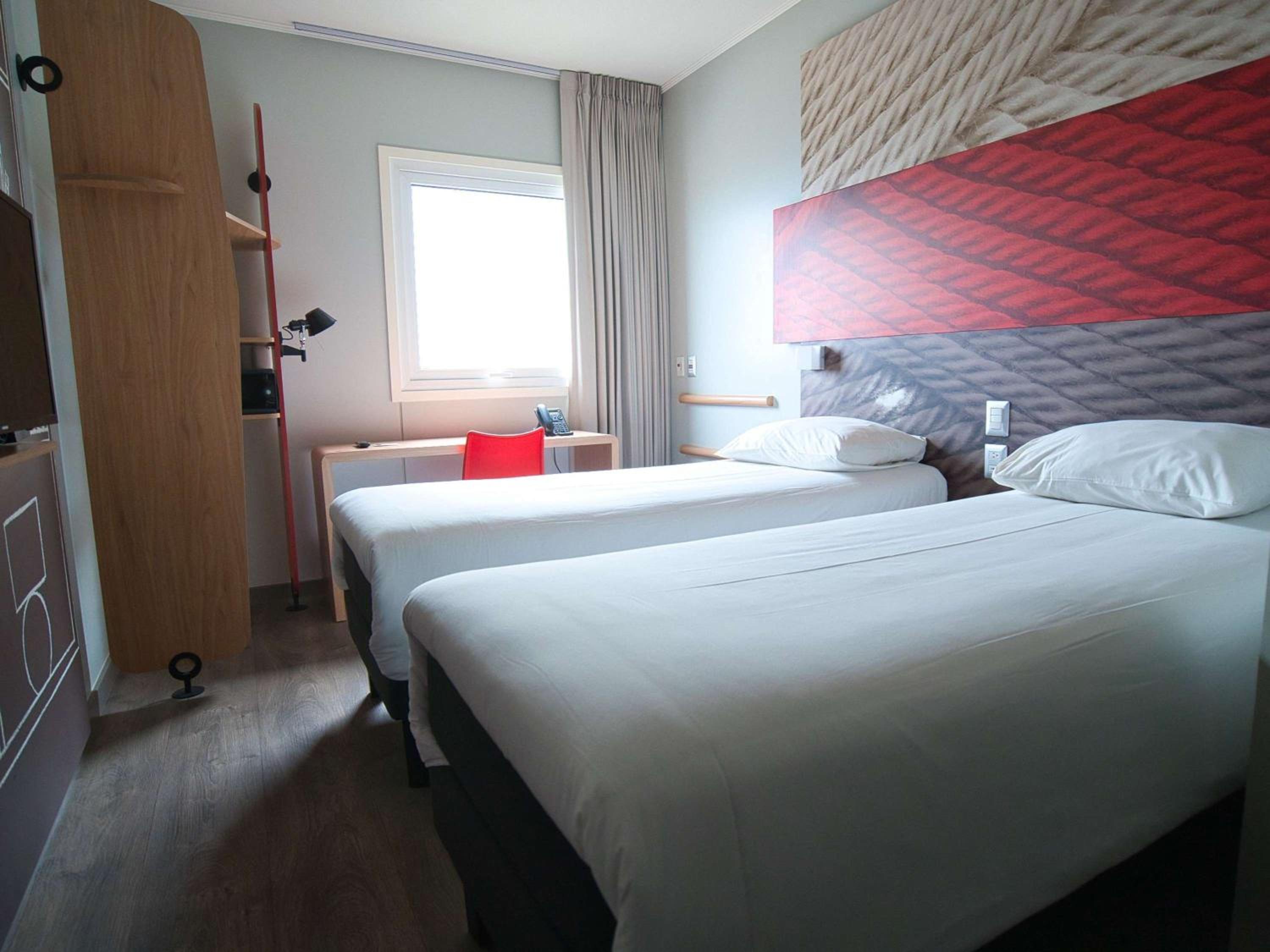 Standard Twin Room photo 3