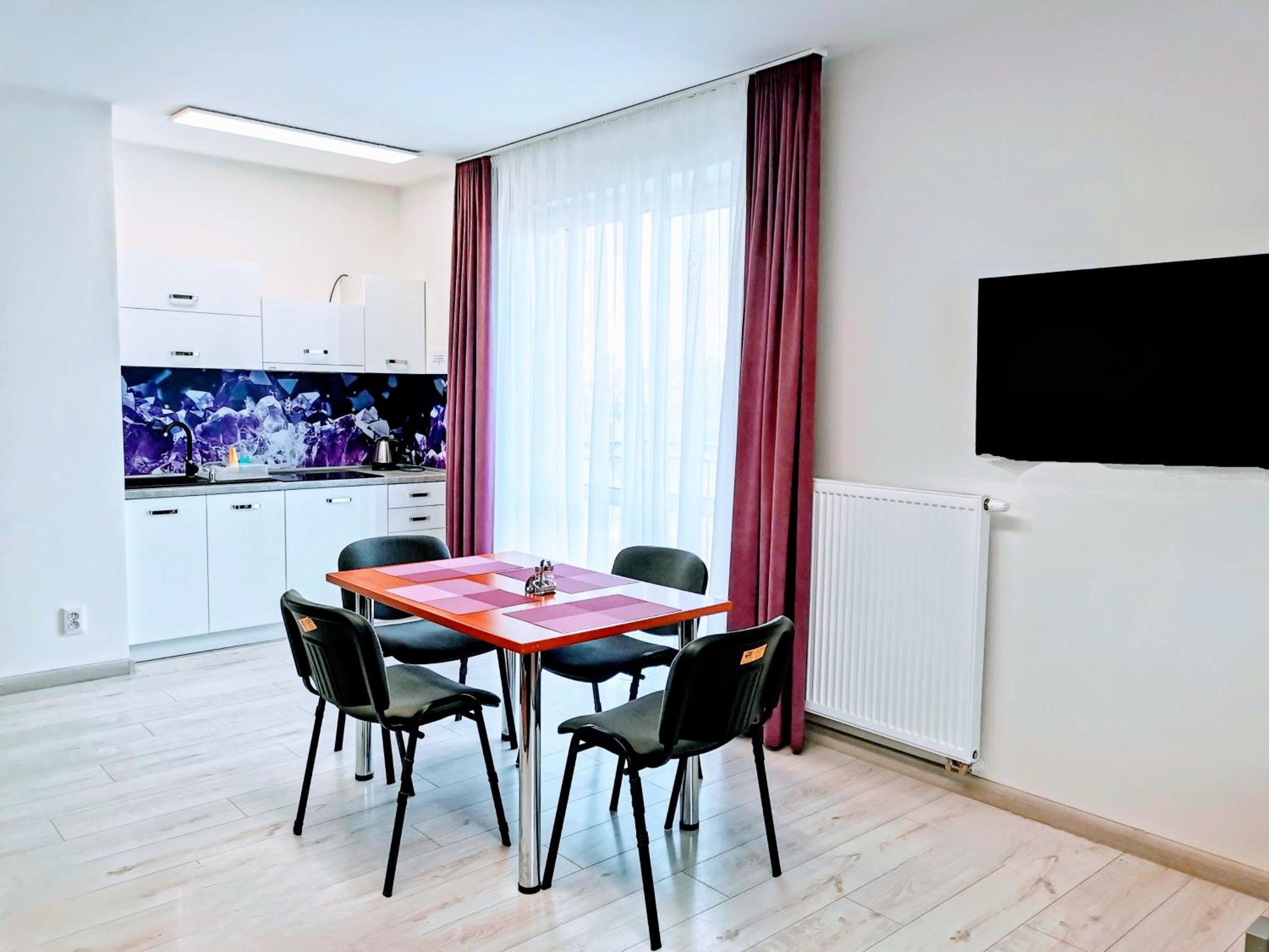 One-Bedroom Apartment - Photo 2