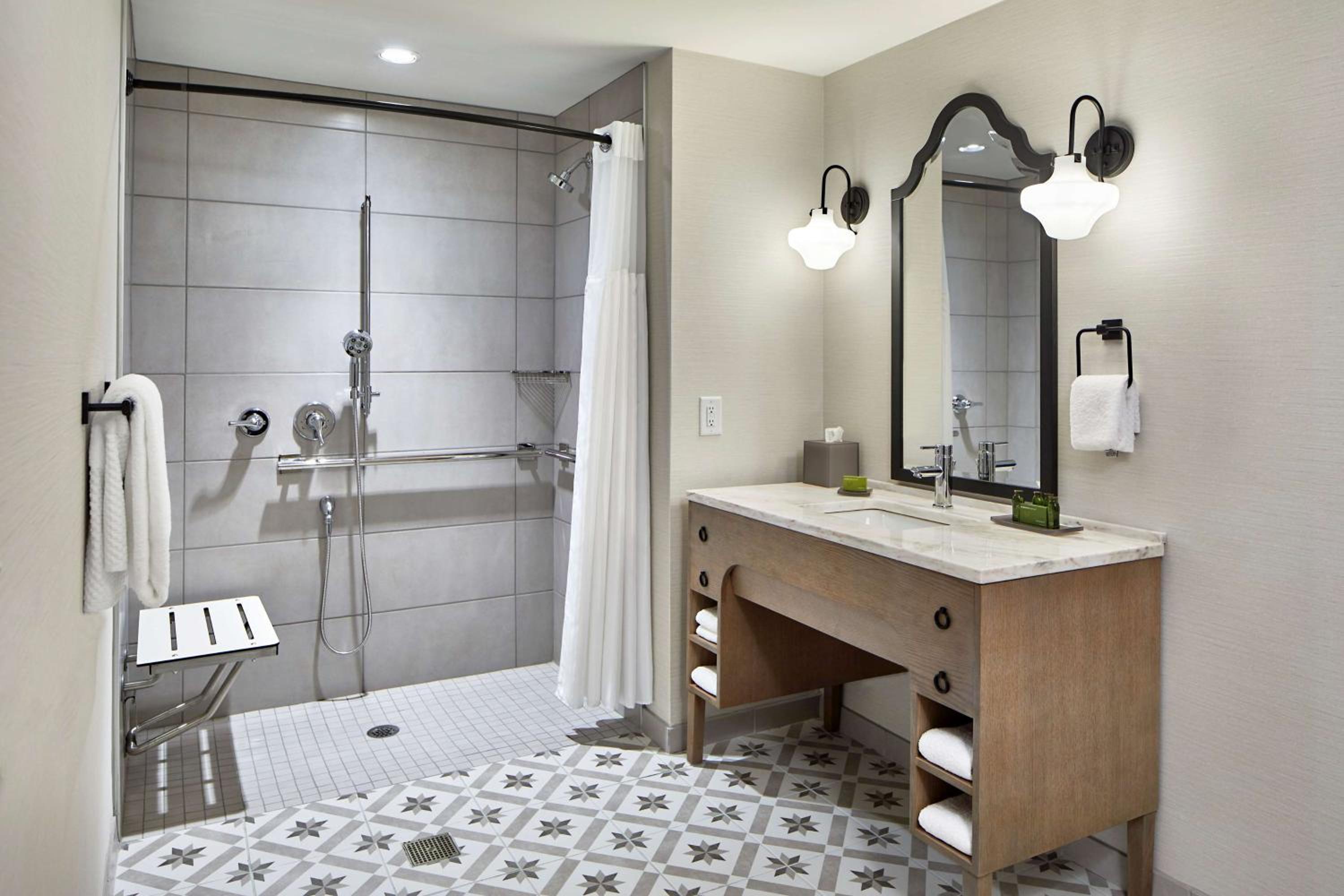 King Room with Shower - Mobility and Hearing Accessible - Photo 2