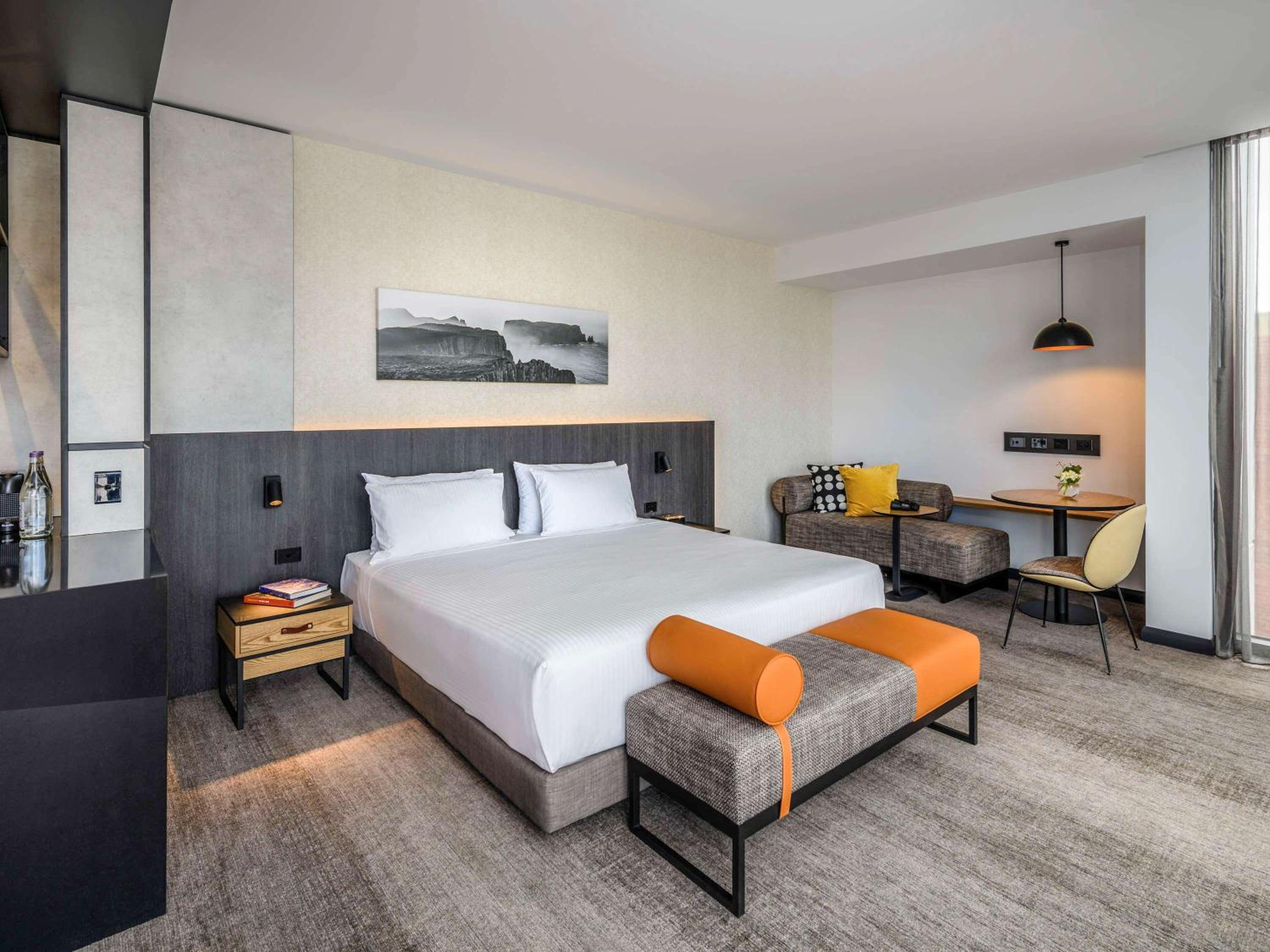 Nipaluna Suite City Views with One King Bed