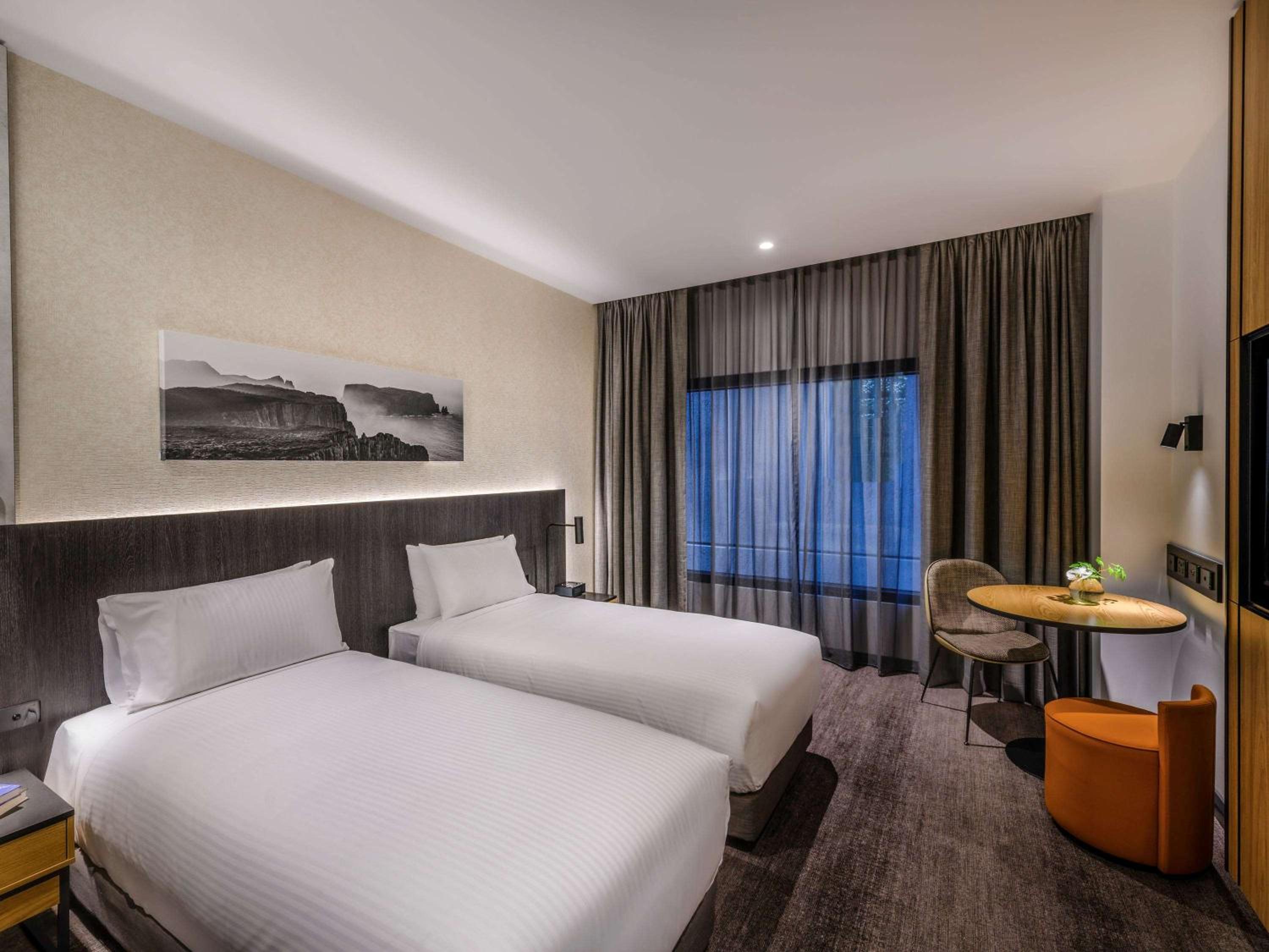 Classic Interior Room with Two Single Beds - Photo 7