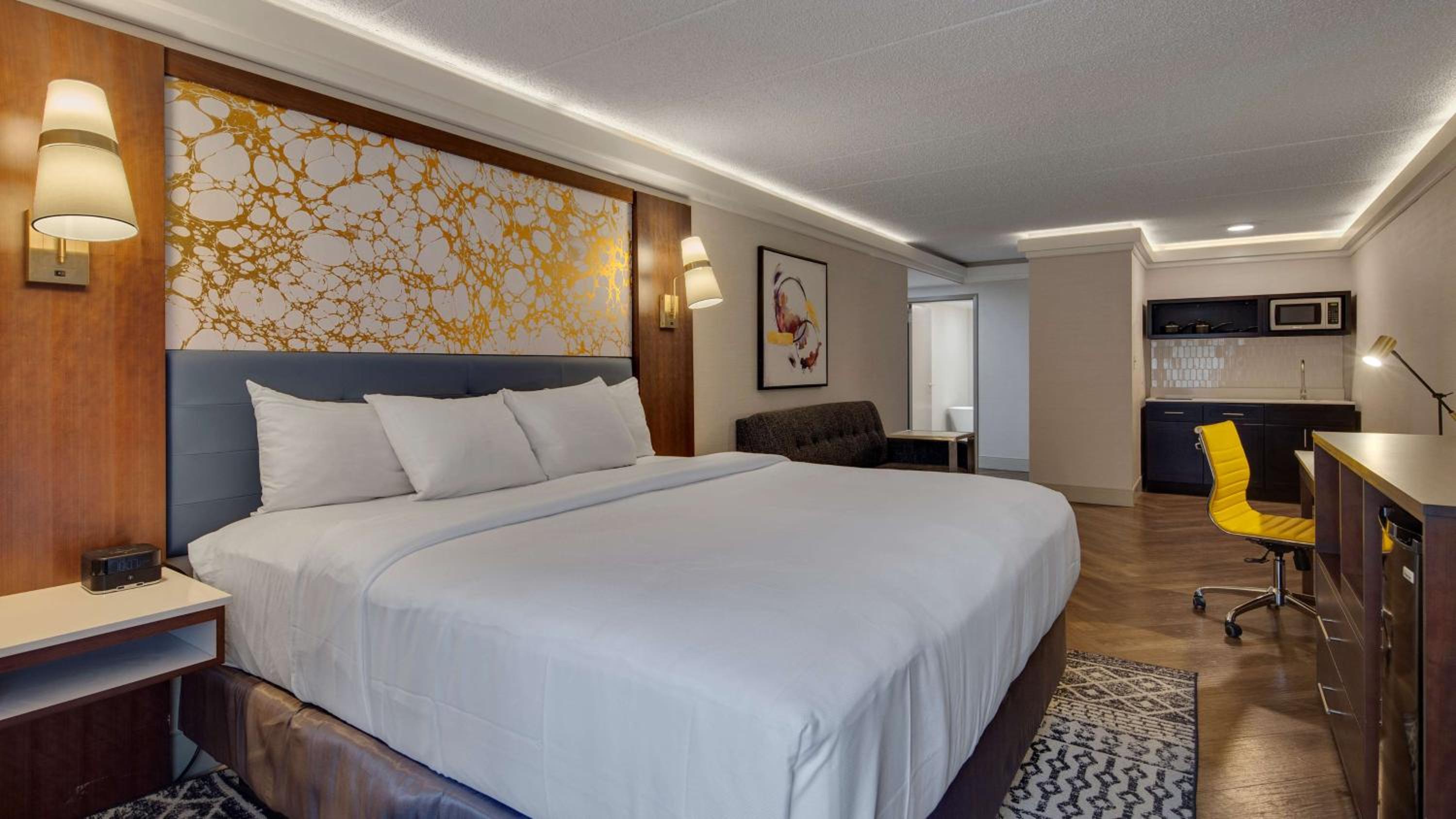 Executive King Suite with Sofa Bed - Non-Smoking photo 1