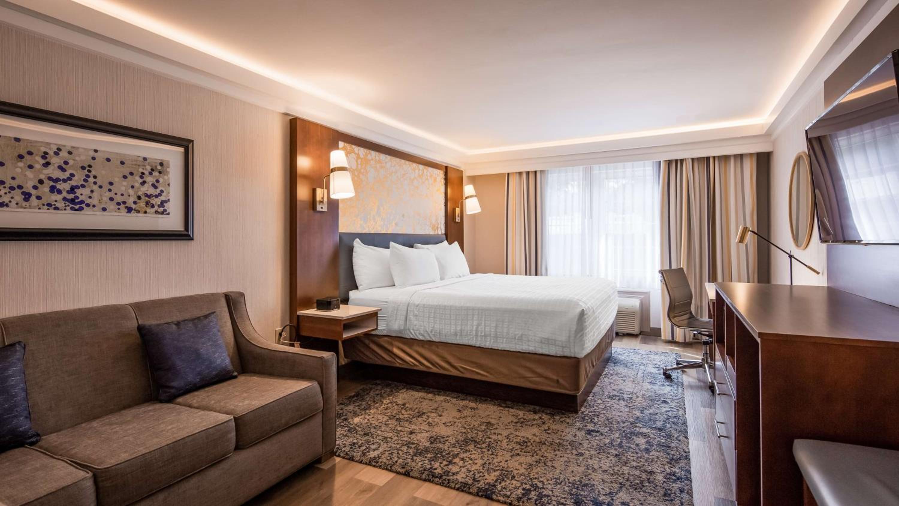 King Room with Sofa Bed - Non-Smoking photo 1