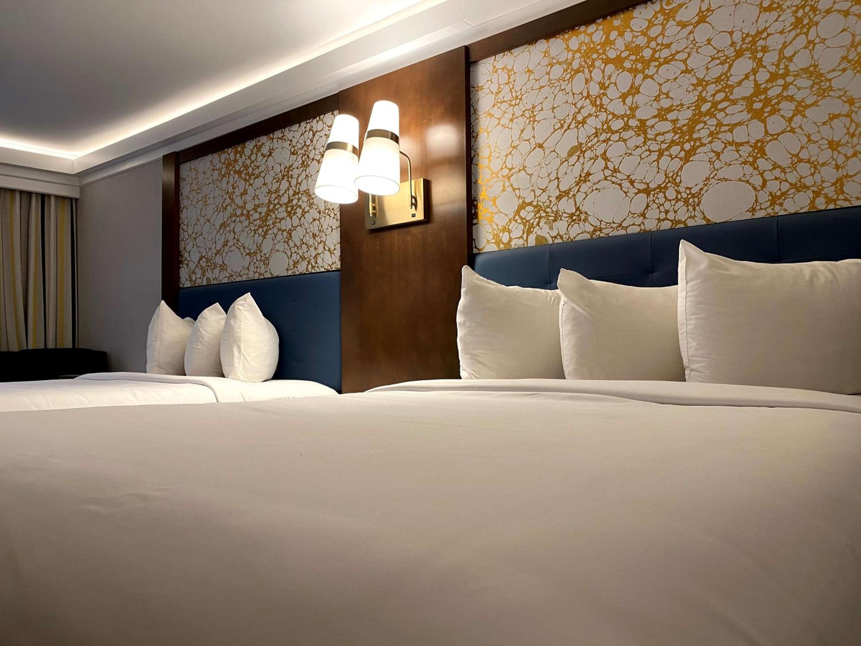 Queen Room with Two Queen Beds - Non-Smoking photo 1