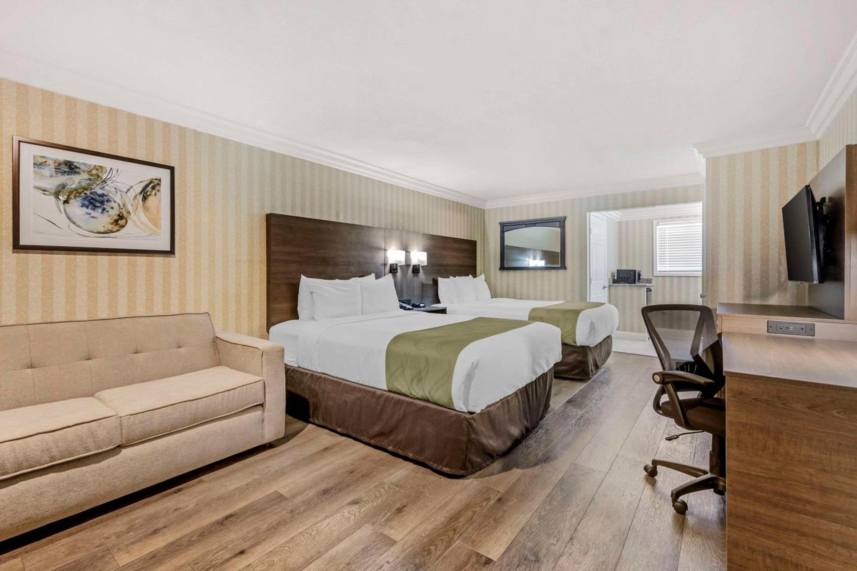 Standard Room, 2 Queen Beds, Non Smoking photo 1
