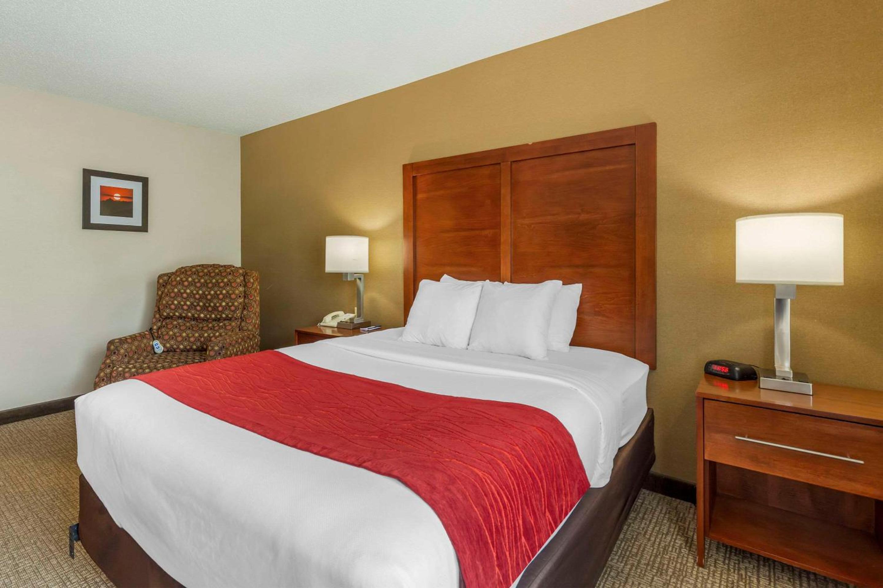 King Room - Accessible/Non-Smoking - Photo 2